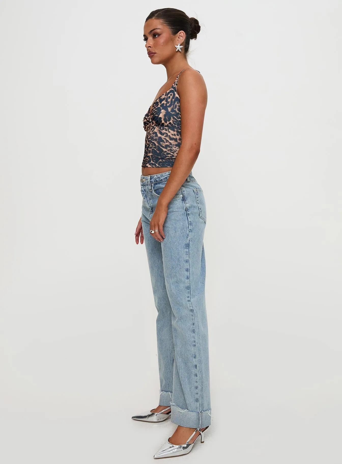 Casual Street True Fit Ollie Mid Rise Straight Leg Jean Light Wash Denim
