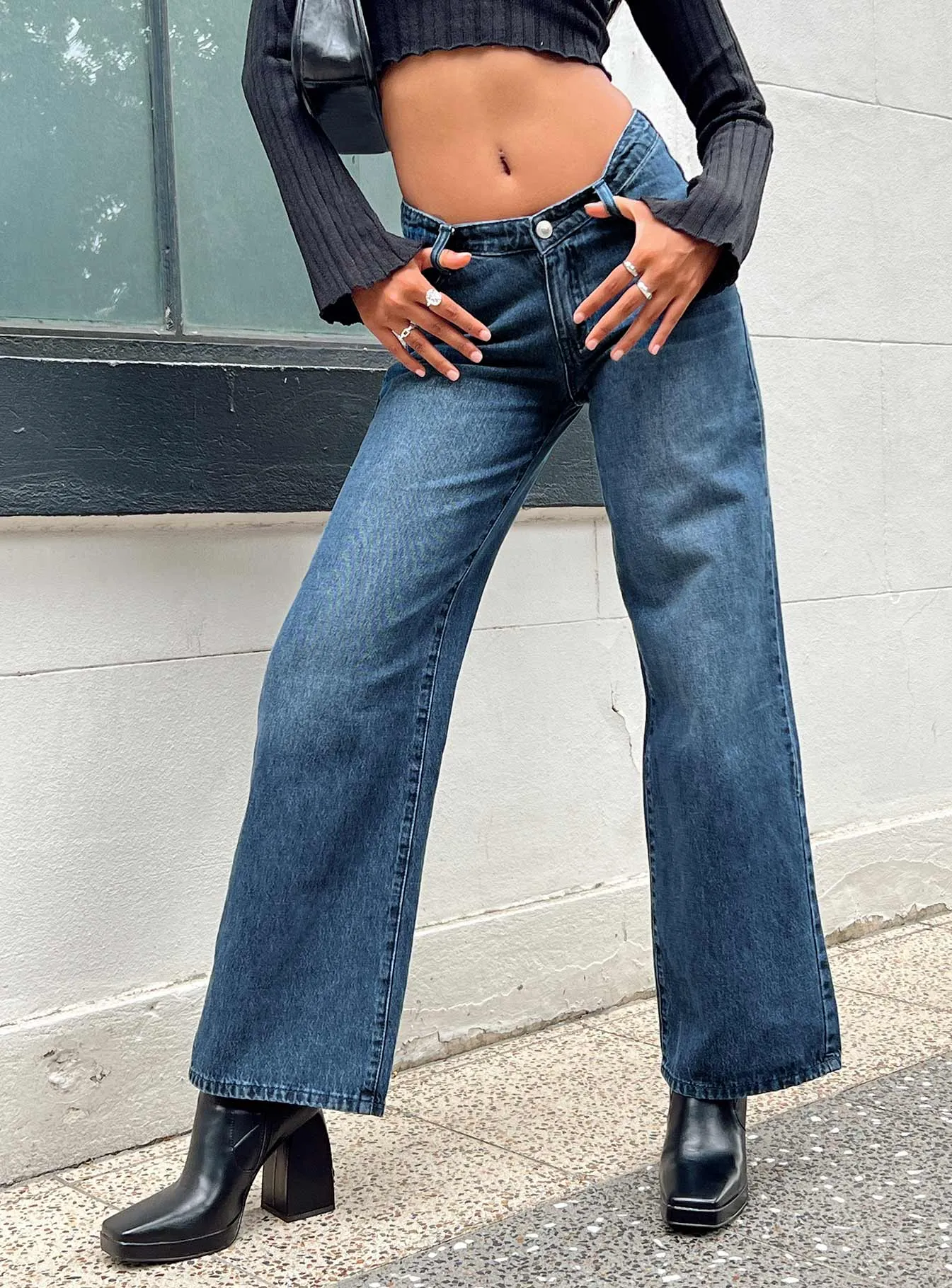 Karol V-waist Wide Leg Jeans Dark Wash Denim Simple Outfit Comfy Option
