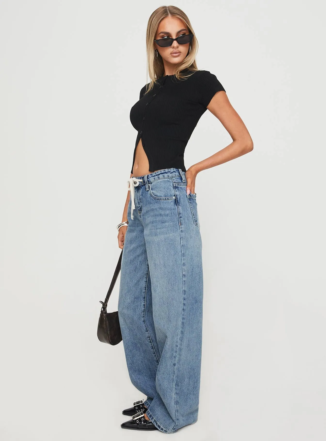Garment Washed Softness Casual Spring Mood Classic Wear Mellowed Out Low Rise Straight Leg Jeans Mid Blue