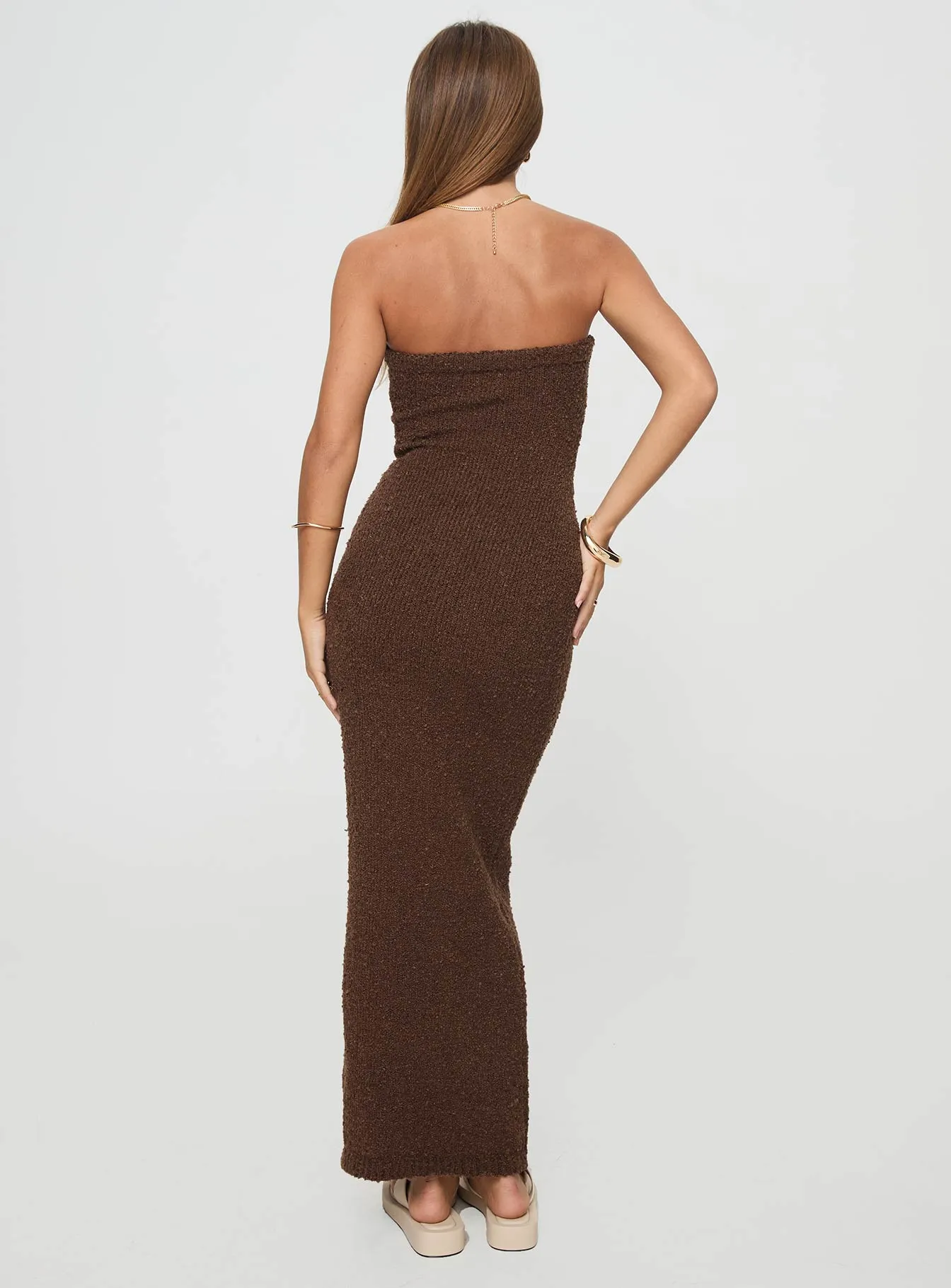 Cloud Strapless Boucle Maxi Dress Chocolate Cozy evening dress With its simple and clean design this dress makes a chic statement wherever you go