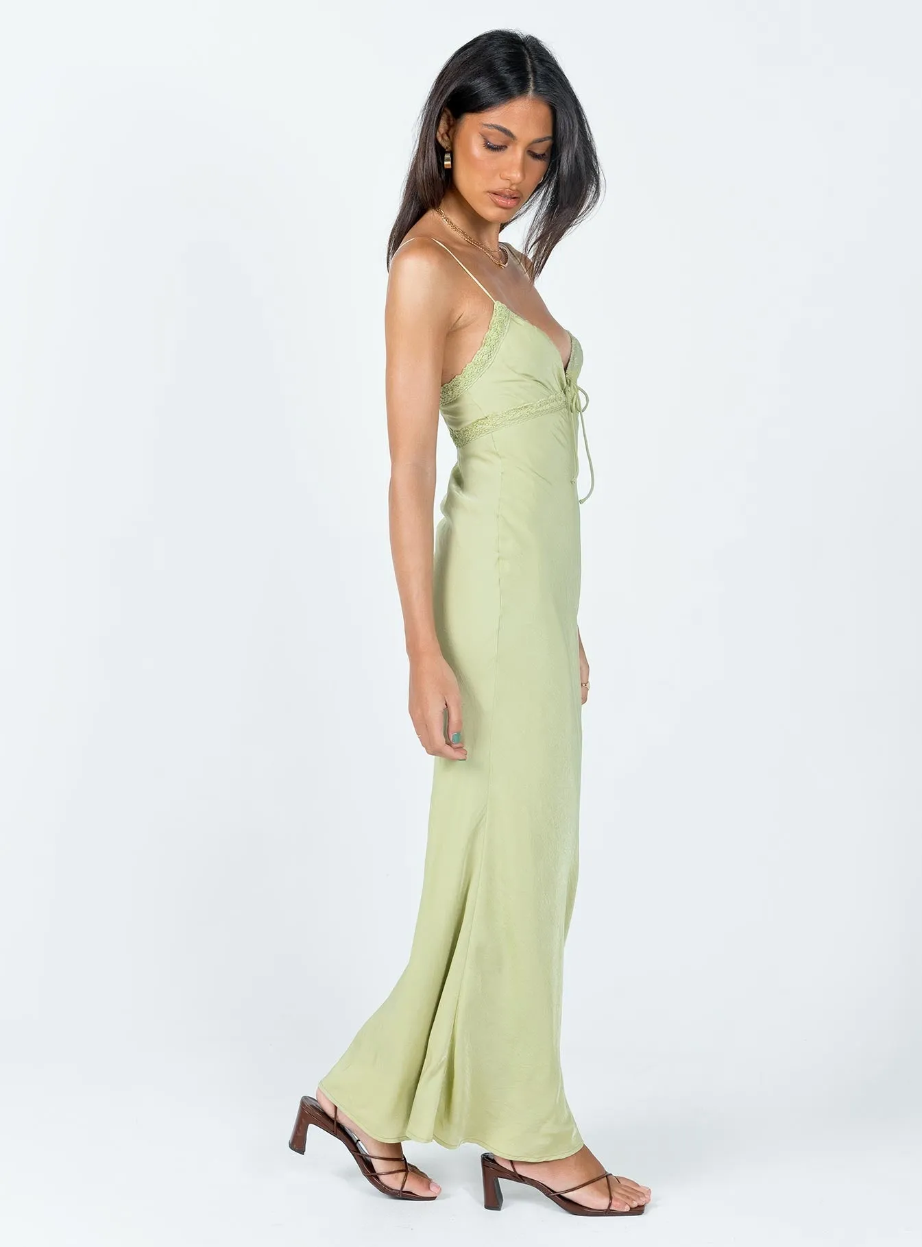 Emily Maxi Dress Green The elegant design of this maxi dress adds a refined touch to your wardrobe without being overly complicated