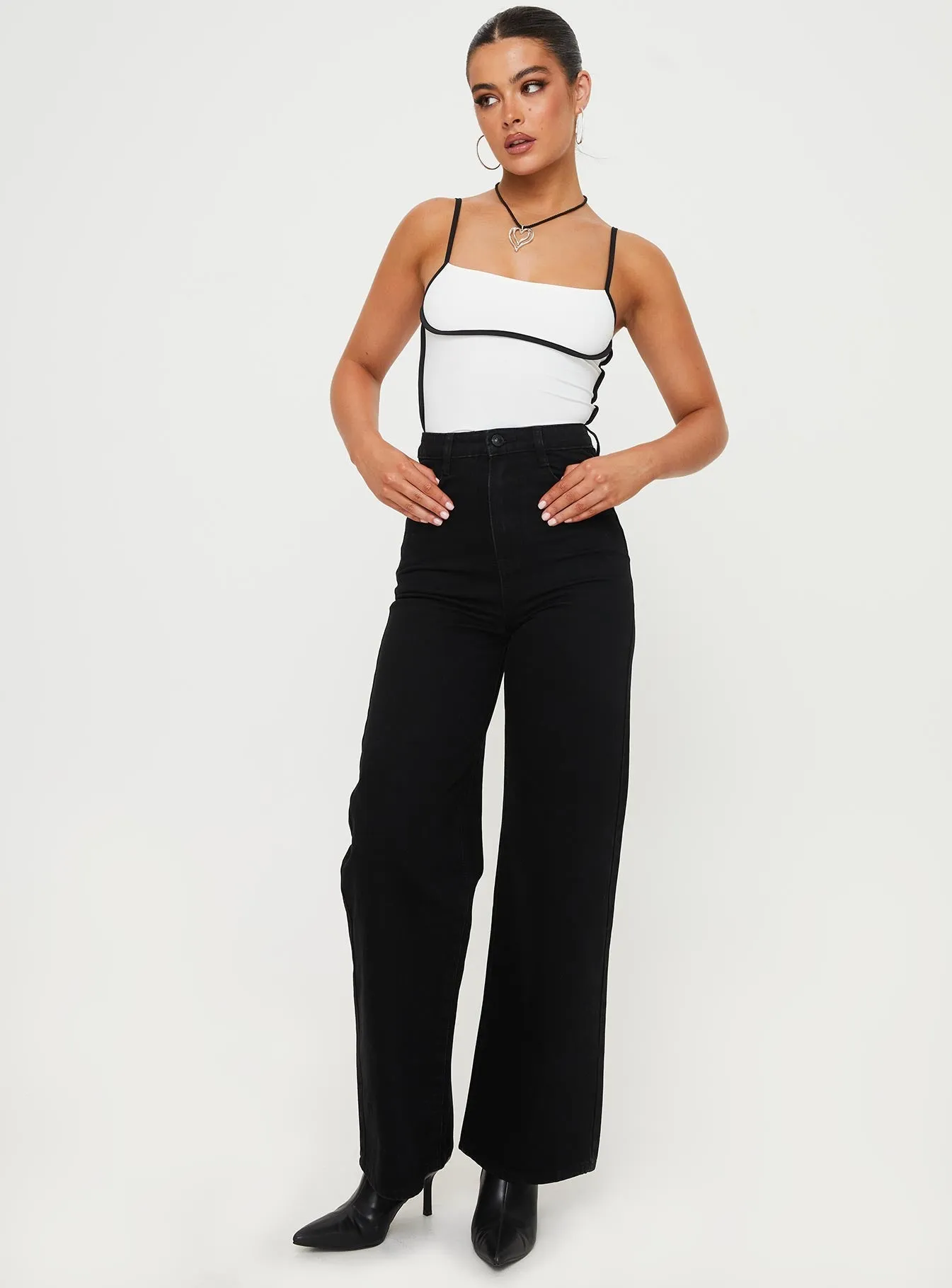 Nicolo High Rise Straight Leg Jeans Black Neutral Look Minimalist Adult Fashion