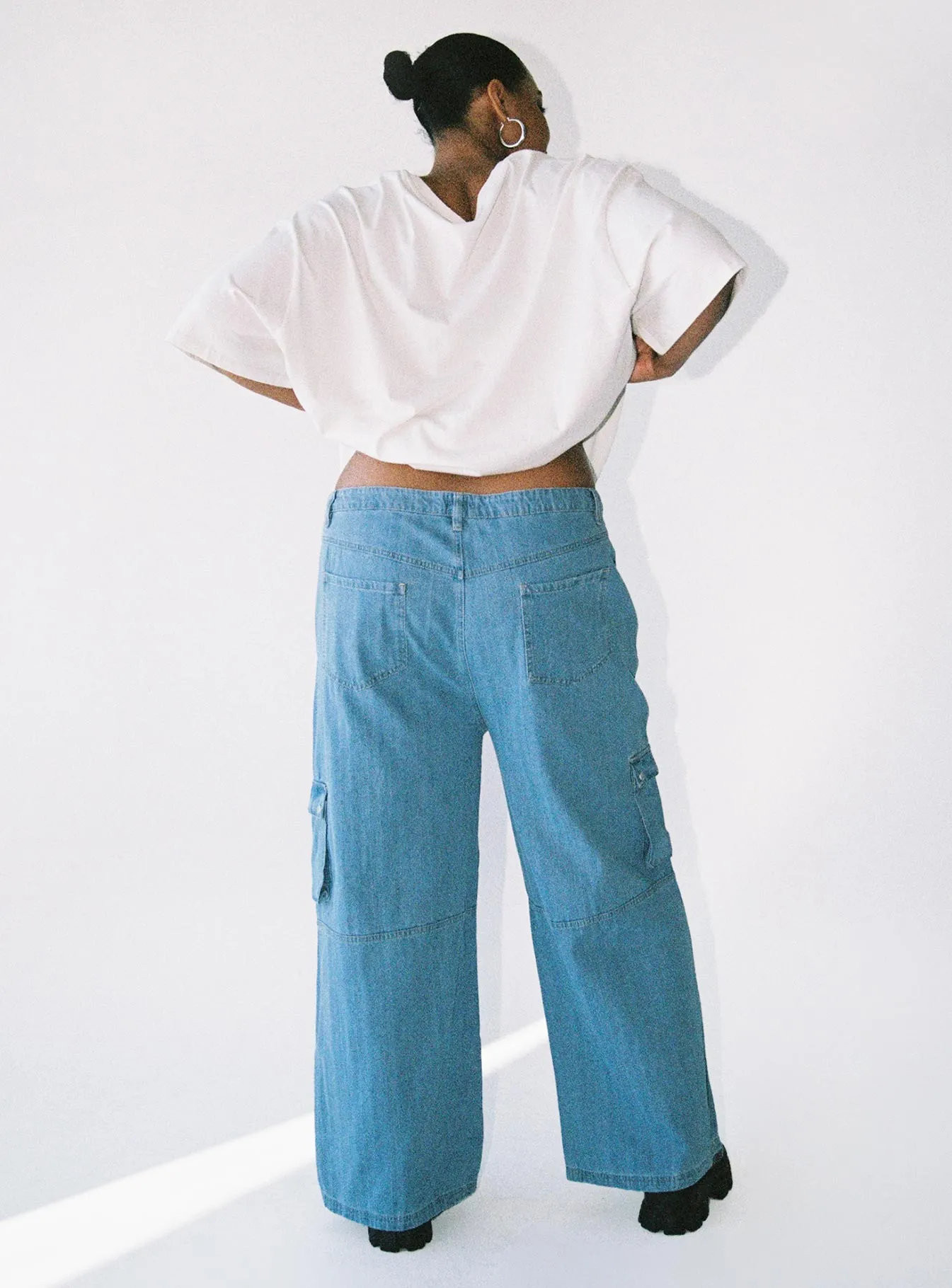 Weekend Vibe Basic Necessity Paige Mid Rise Cargo Jean Denim Curve