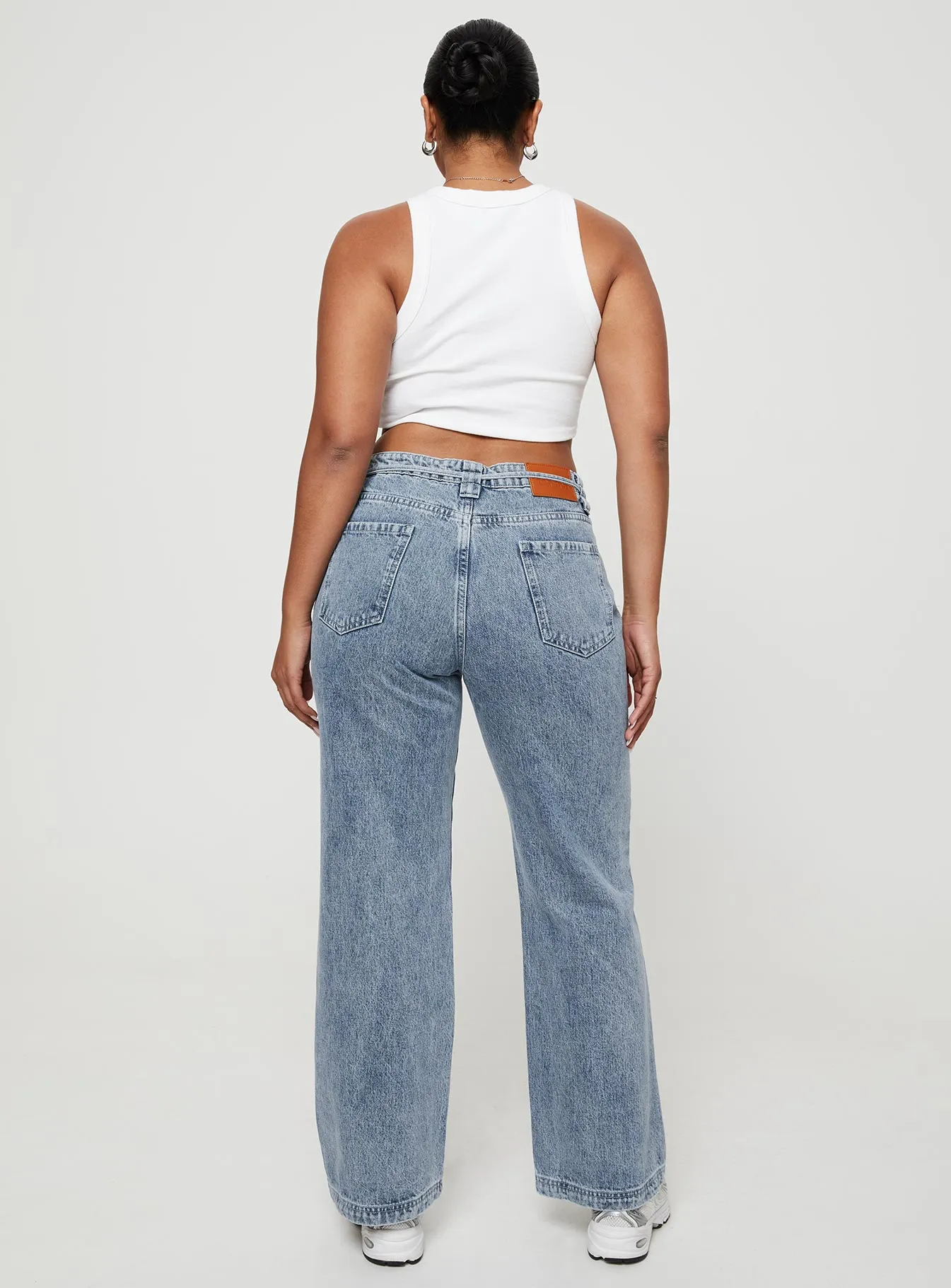 Pemberton High Rise Straight Leg Jeans Mid Wash Denim Active Days Sustainable Creative Look