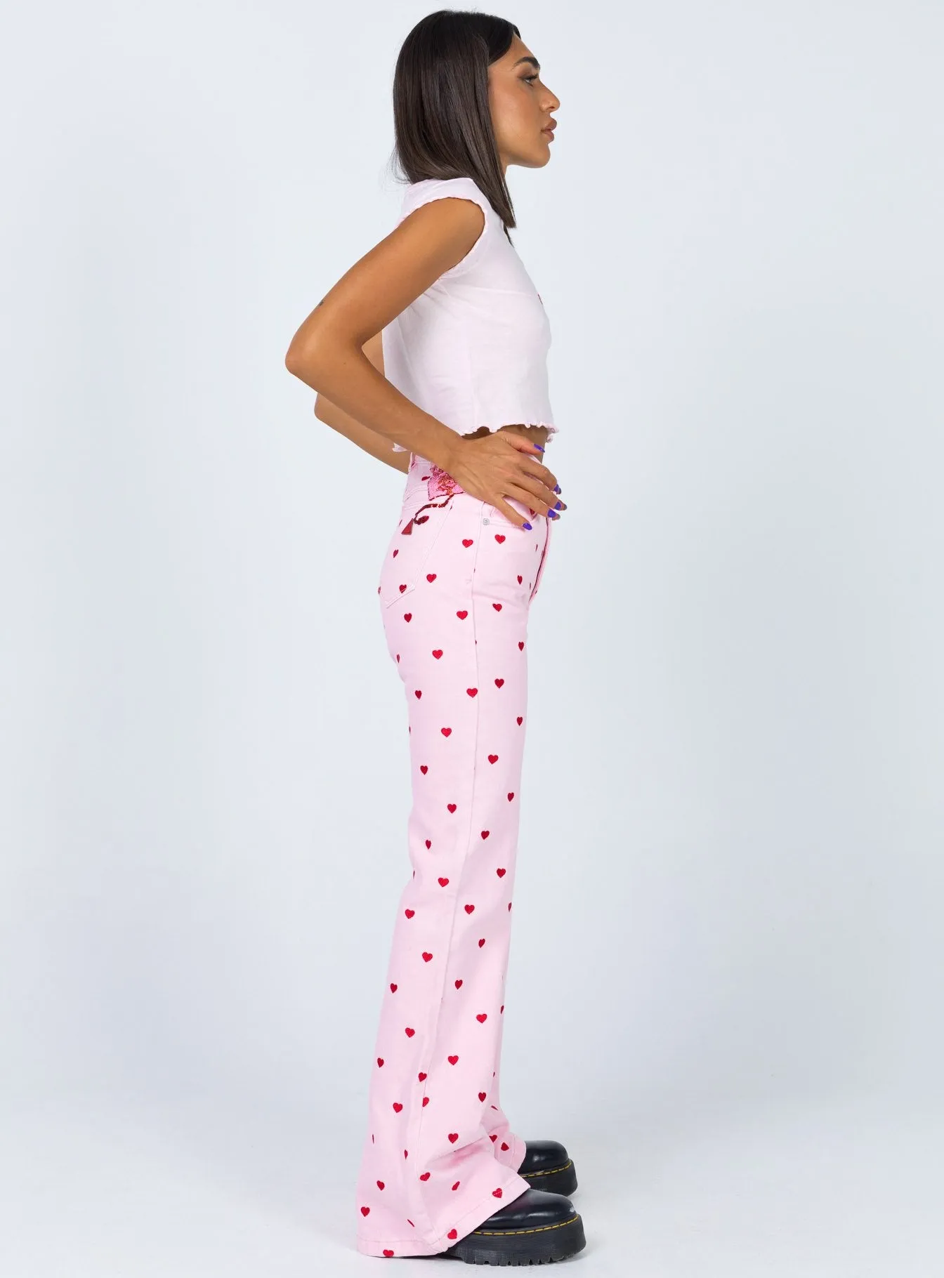 Abrand Double Oh Flare Jeans Pink Heart Soft Finish Artist Vibe Travel Outfit
