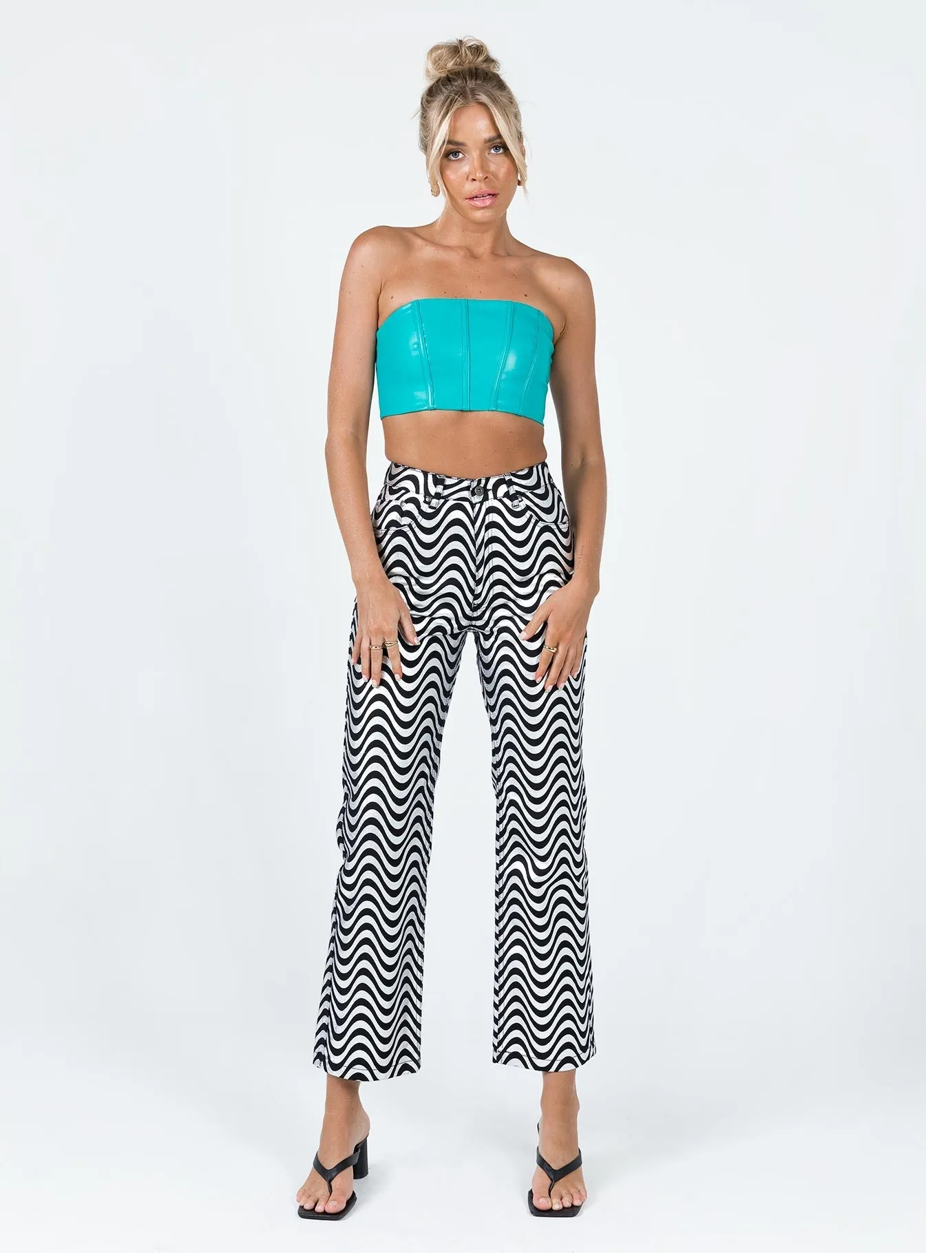 The Ragged Priest High Rise Straight Leg Wave Jeans Glitter Denim Silver / Black Quick Outfit Sunny Vibes Vibrant Relaxed Style