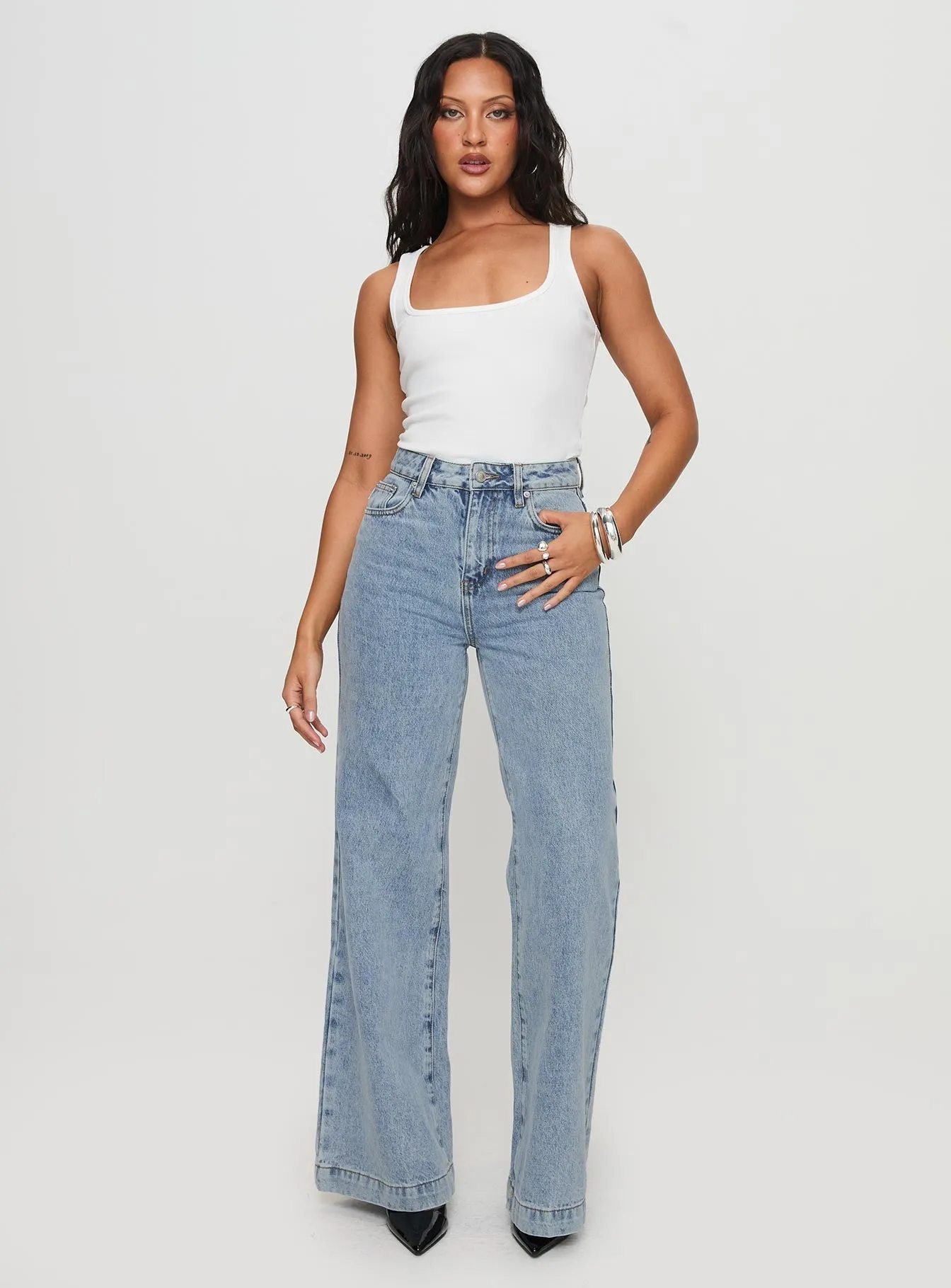 Casual Outfit Goldie High Rise Wide Leg Jeans Light Wash