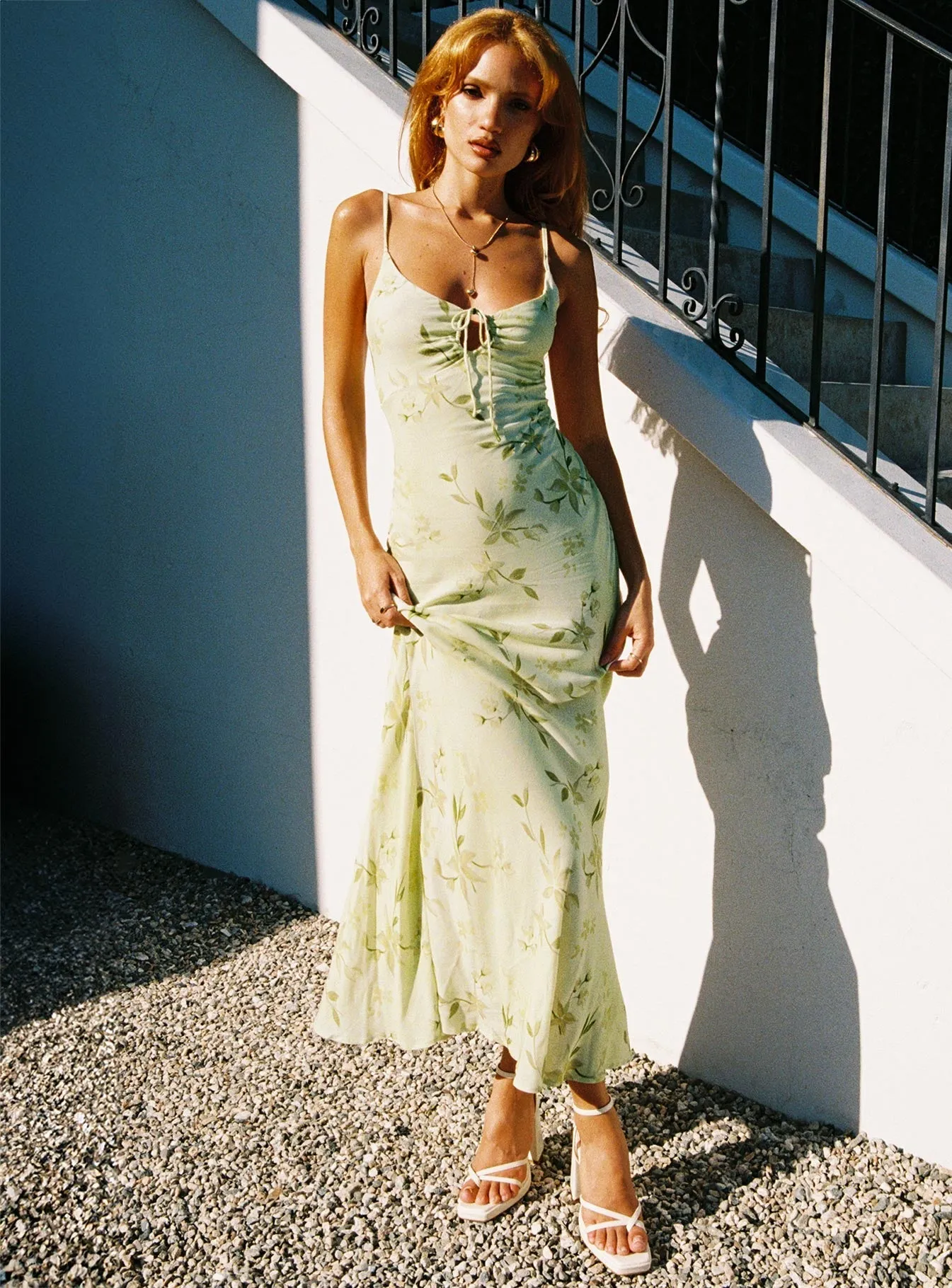 Lauraline Maxi Dress Green / Floral Petite Onyx Glow The simple silhouette of this dress makes it easy to style for both day and night wear