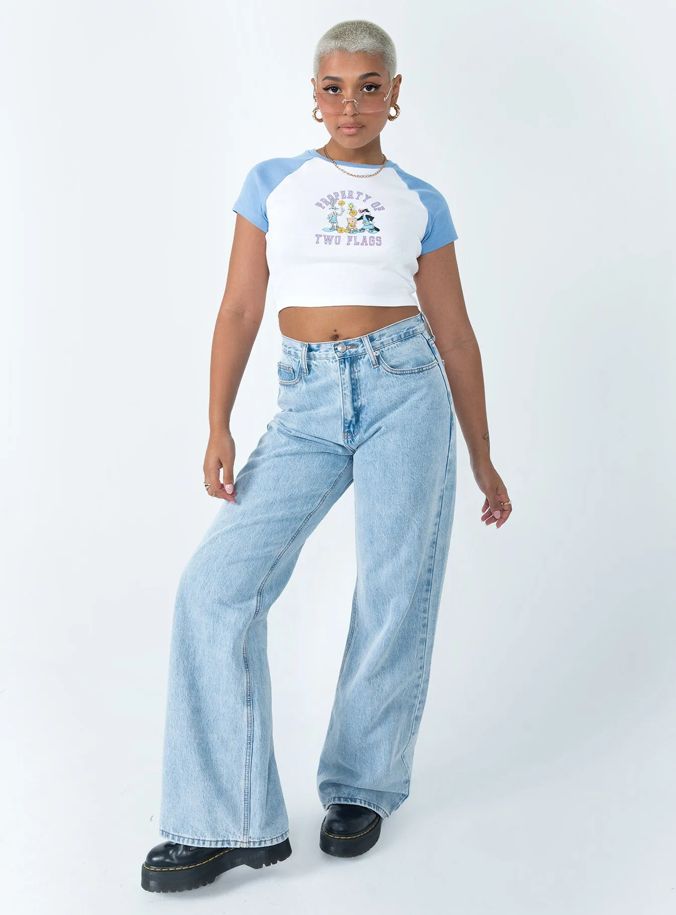 Soft Material Looney Tunes Two Flags Cropped Tee White / Blue