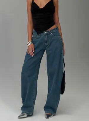 Juda Mid Rise Barrel Leg Jeans Mid Blue Wash Daily Essentials