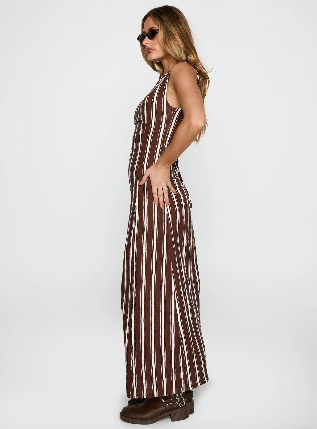 With its sophisticated design this dress will always remain a classic wardrobe piece delicate embroidery Lewisa Maxi Dress Brown