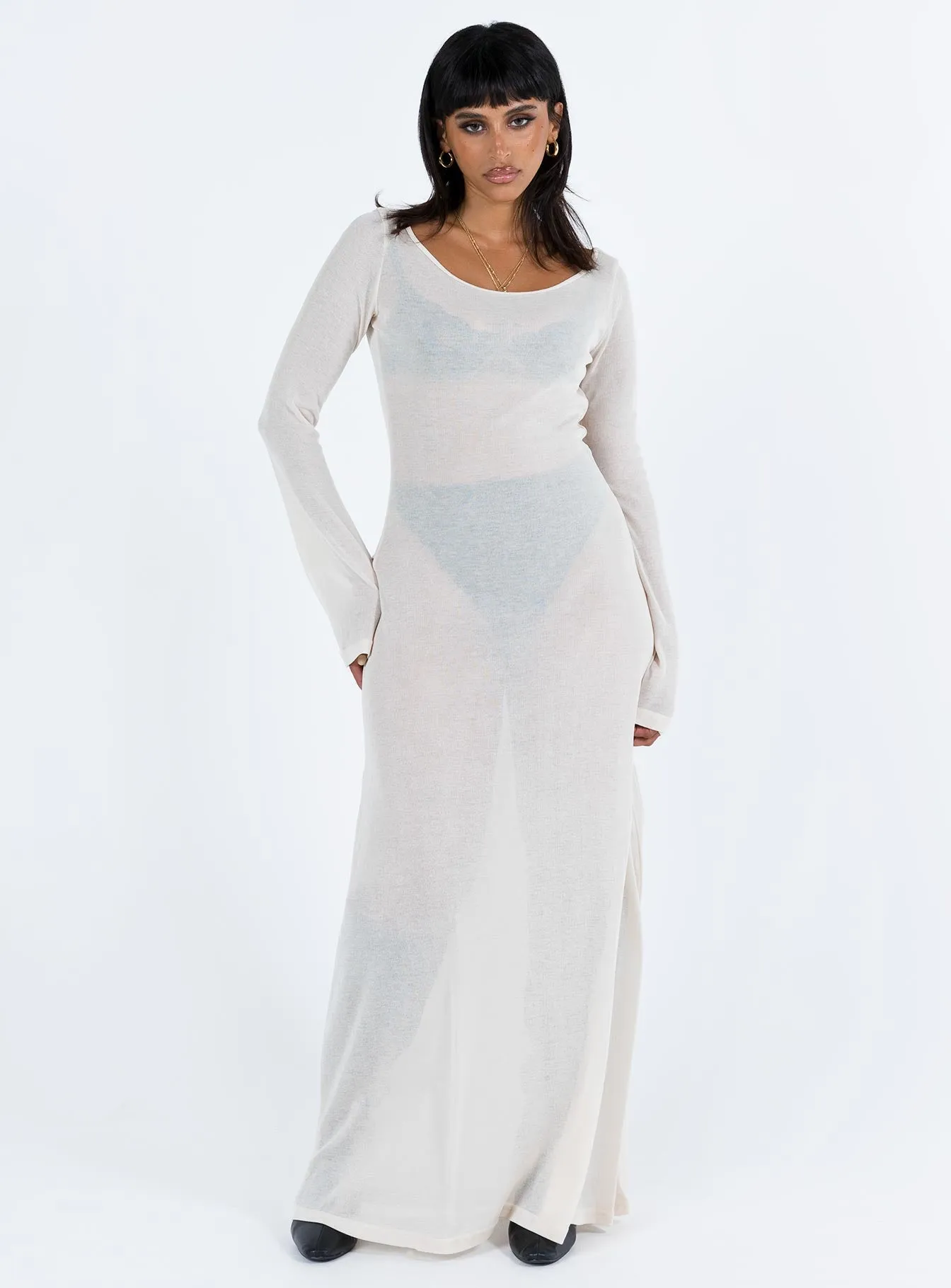 Sarelle Low Back Knit Maxi Dress Beige The easy-to-wear design of this maxi dress ensures that you can style it effortlessly