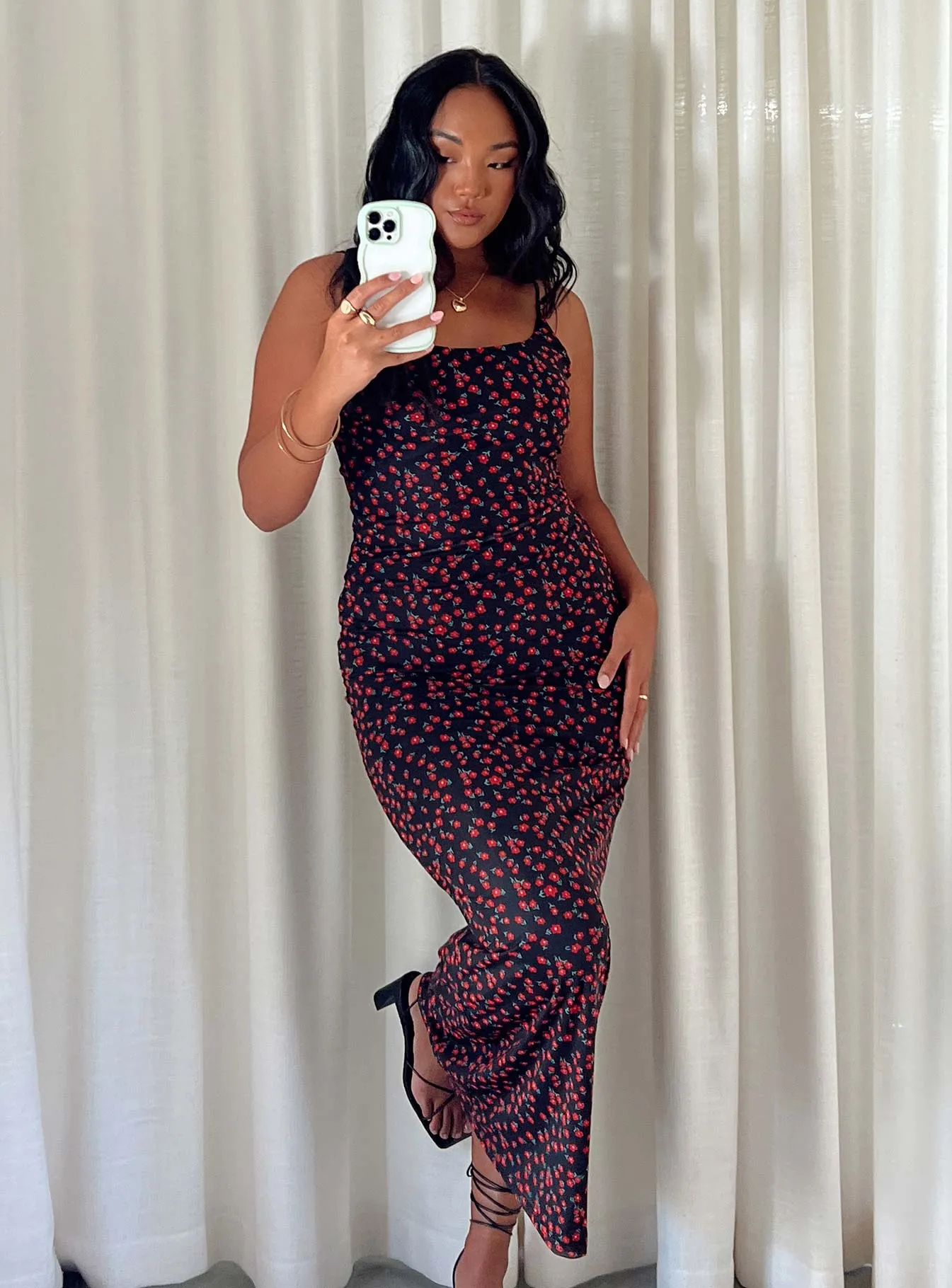 The soft fabric of this maxi dress provides a luxurious feel while remaining comfortable Knox Maxi Dress Black / Red Floral