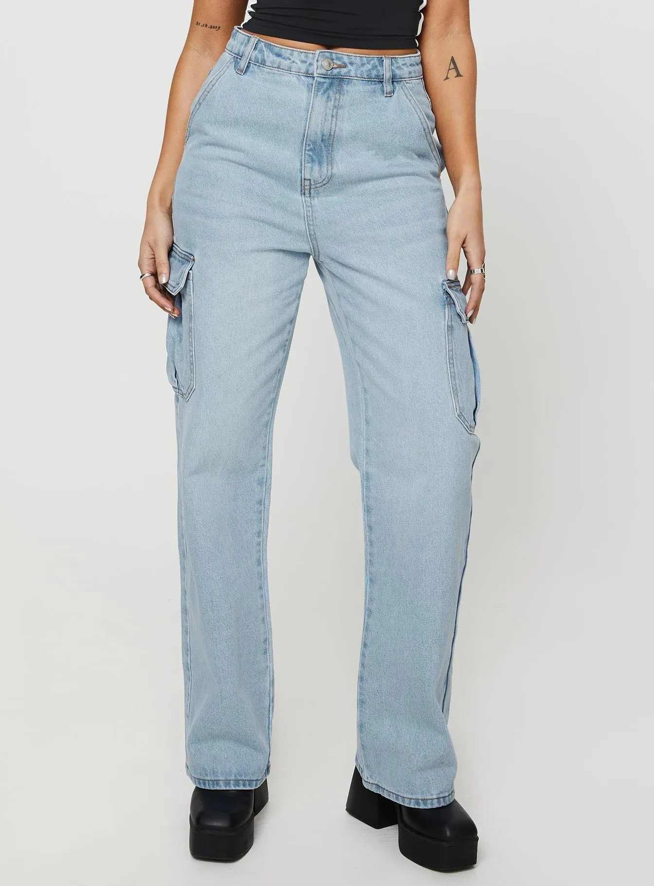 Belgrove Cargo Jeans Mid Wash Denim Sharp Finish