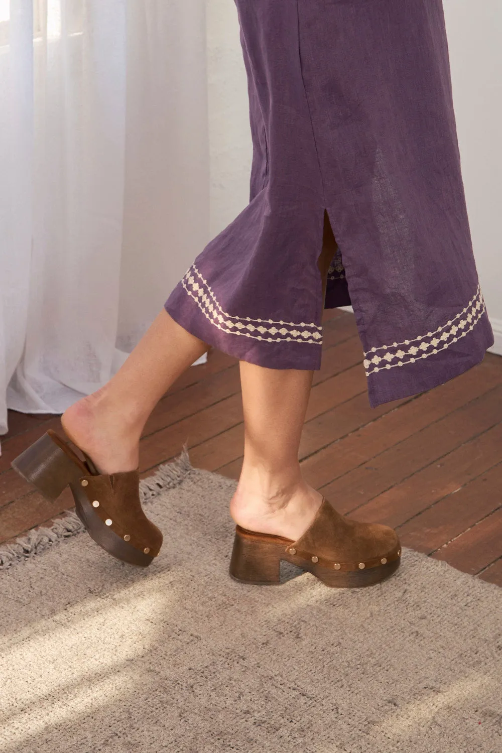 Jarla Linen Dress in Merlot Dream Cool Shade Flattering Fashion