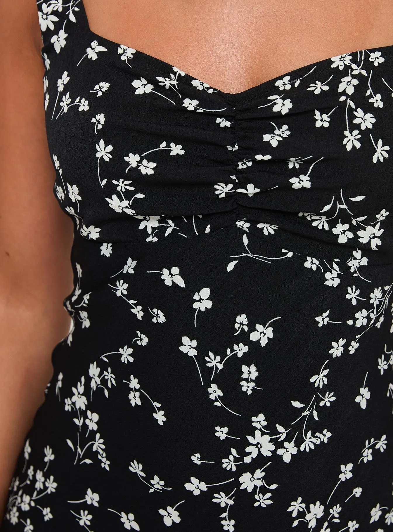 Mahlari Maxi Dress Black / Floral Dot Play The elegant fabric of this dress offers a luxurious feel against the skin