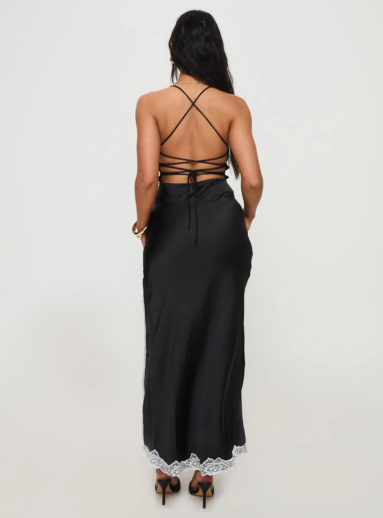 Ethnic Vibe The lightweight fabric of this dress ensures comfort throughout the day without compromising style Elwen Lace Maxi Dress Black