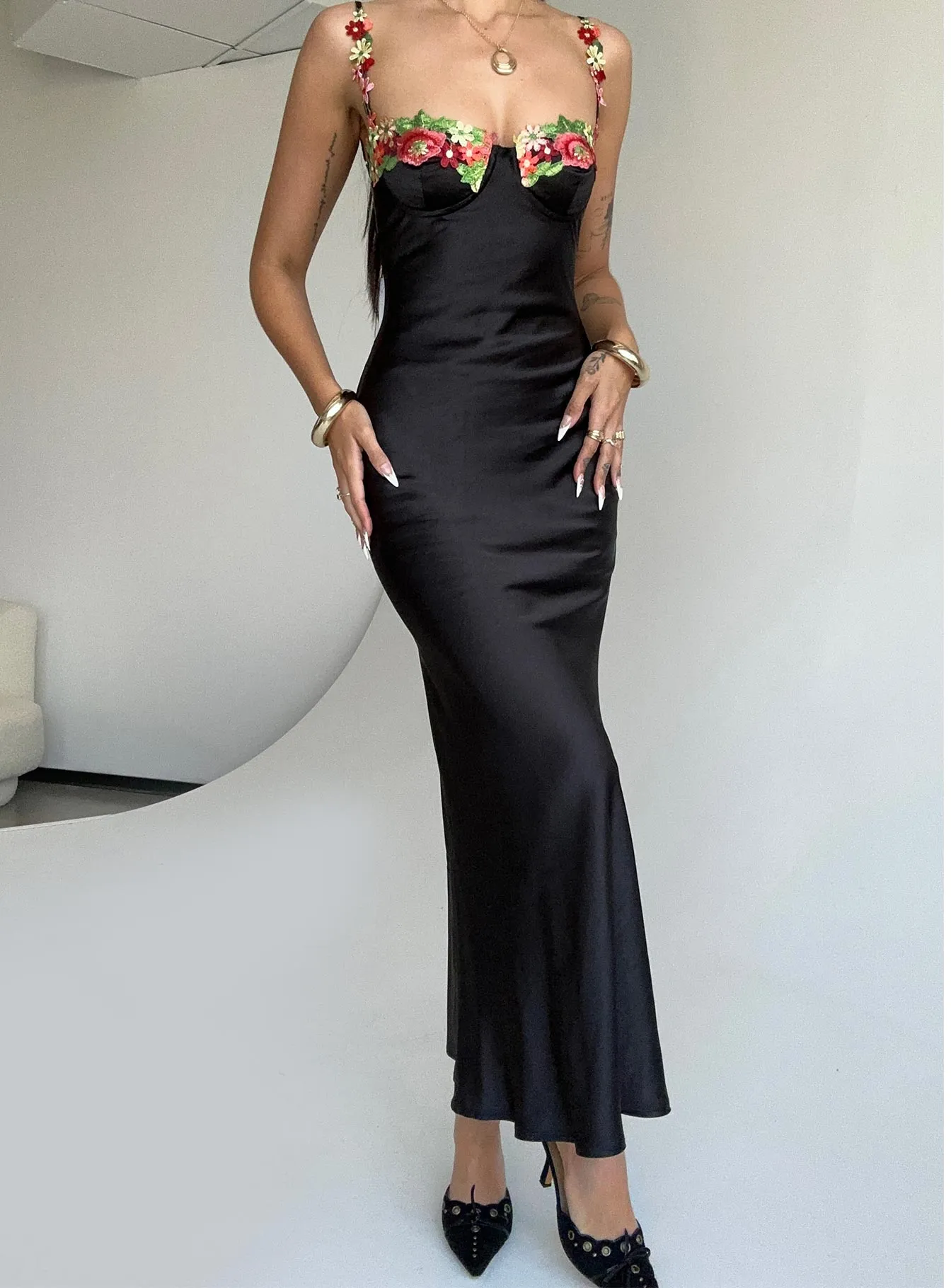 Rail Glow Light and breathable fabric Kenzie Maxi Dress Black