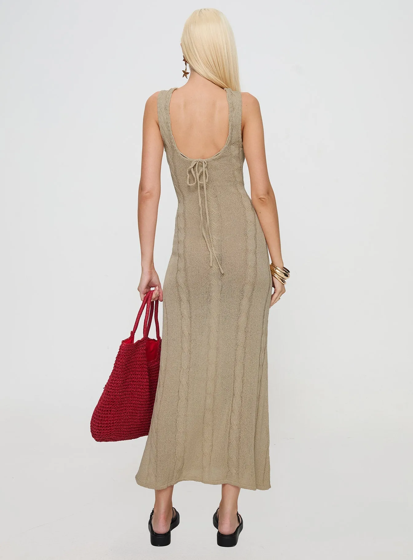 The classic design of this maxi dress makes it an essential piece for any fashion-forward wardrobe Autumn Gold Tijuana Maxi Dress Cream