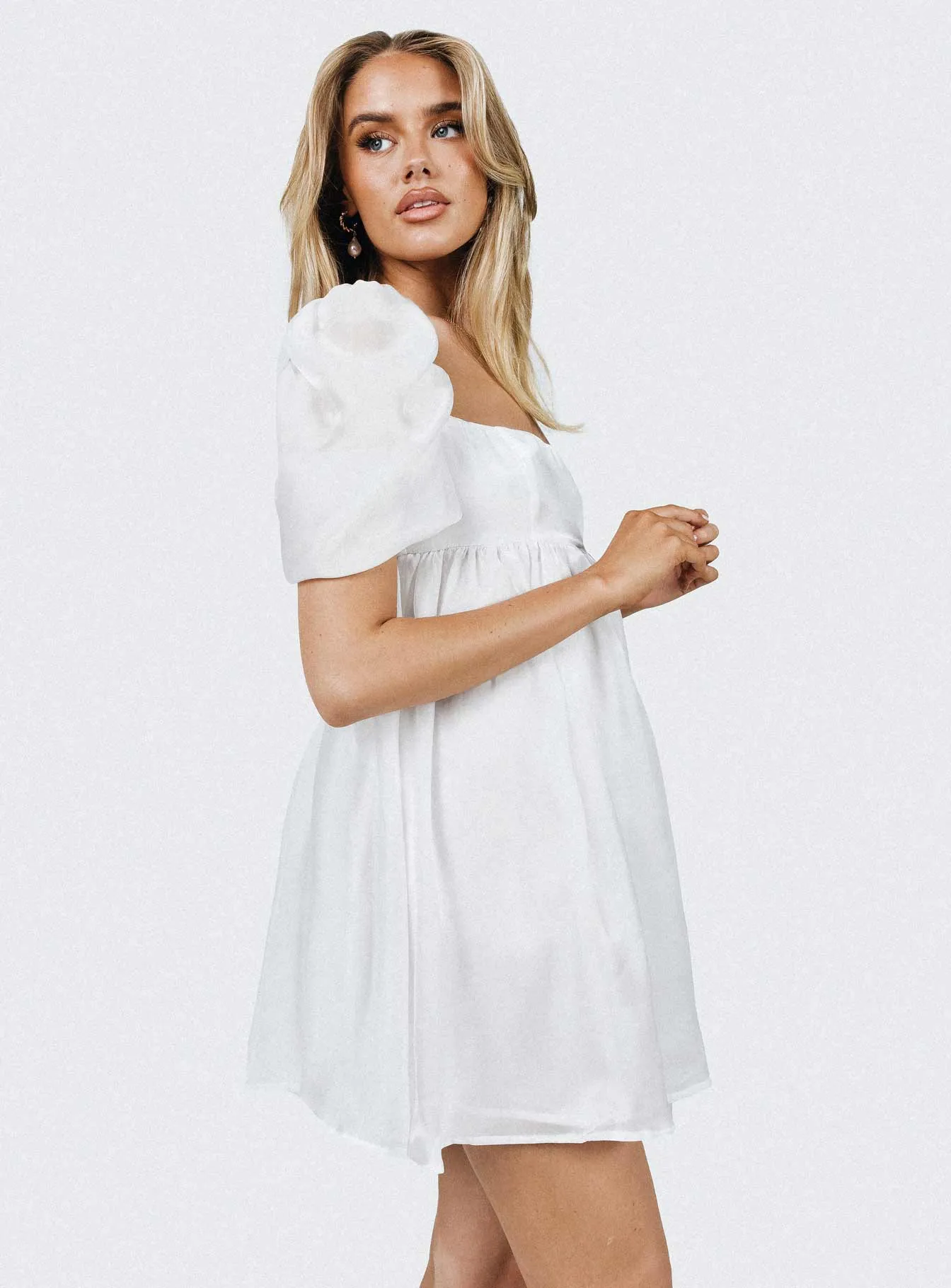 Alaya Mini Dress White Show Chic Street Icon