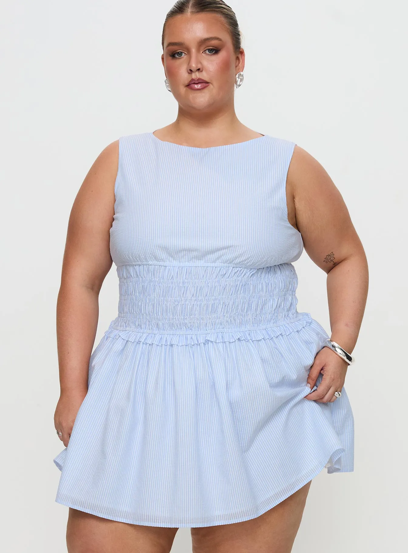 Weighted Hem Technology Temperature Regulating Yennifer Shirred Mini Dress Blue / White Curve