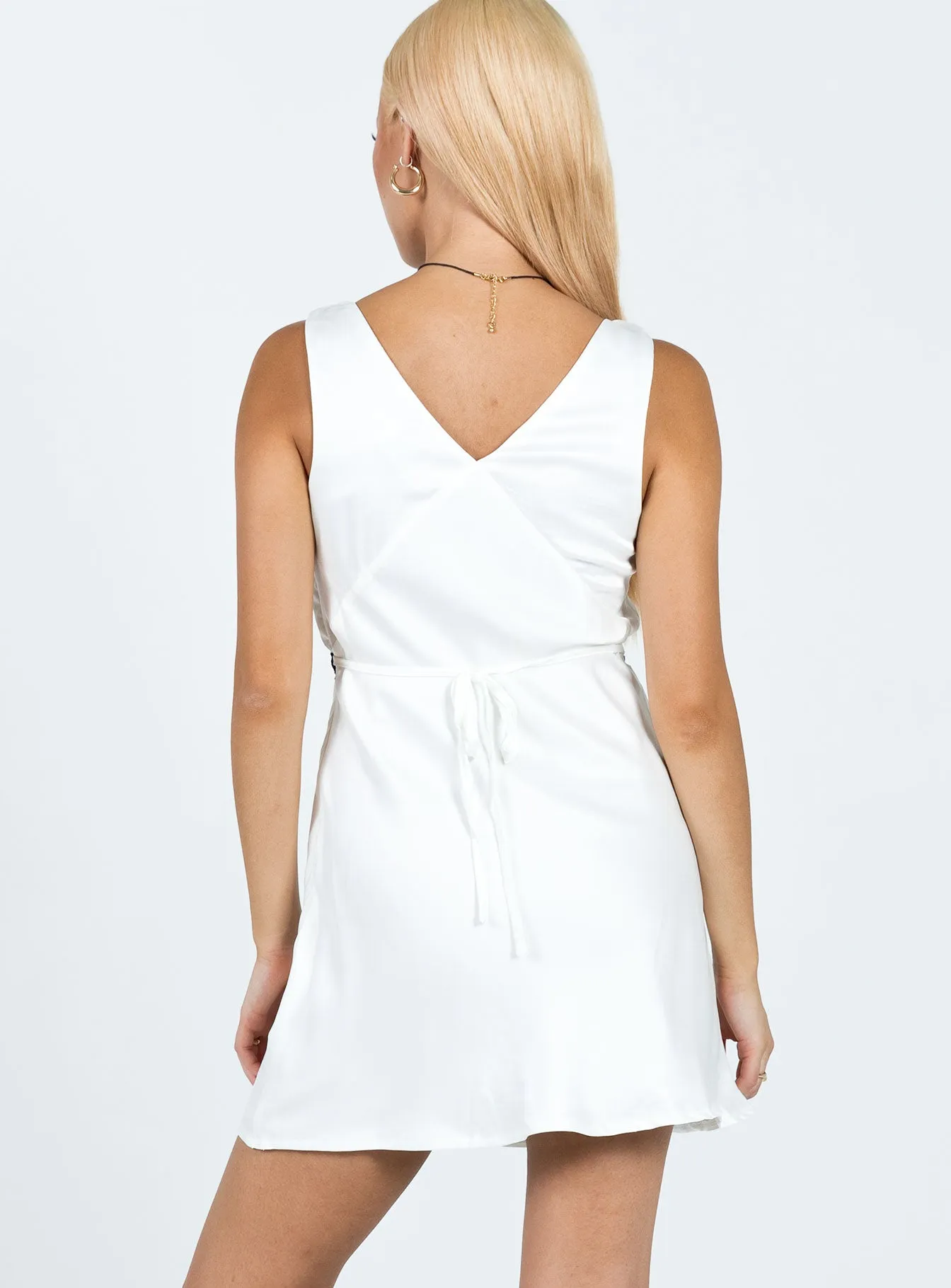 Yaralla Mini Dress White / Black City Shine Quick Scene