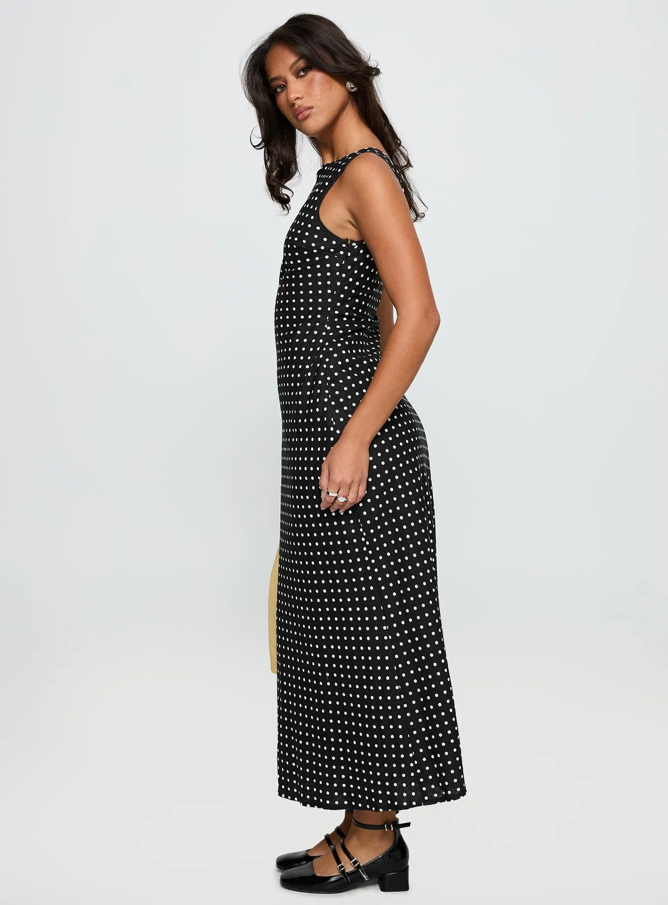 Stylish boho dress The elegant cut of this dress ensures you look chic and feel comfortable throughout the day Voyager Linen Blend Midi Dress Black Polka