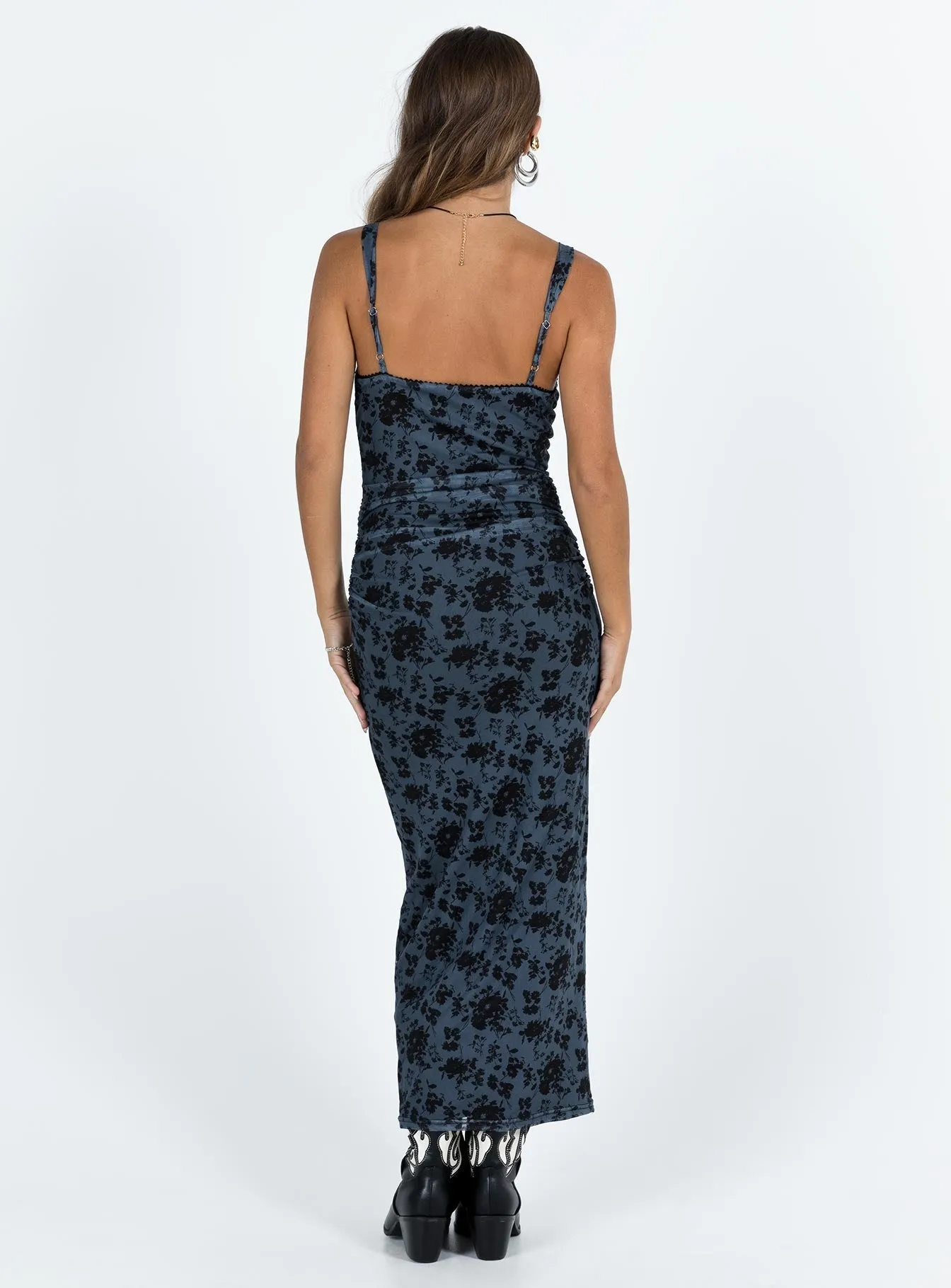 The relaxed fit of this maxi dress offers a casual yet elegant appearance for any occasion Cotter Maxi Dress Blue Floral
