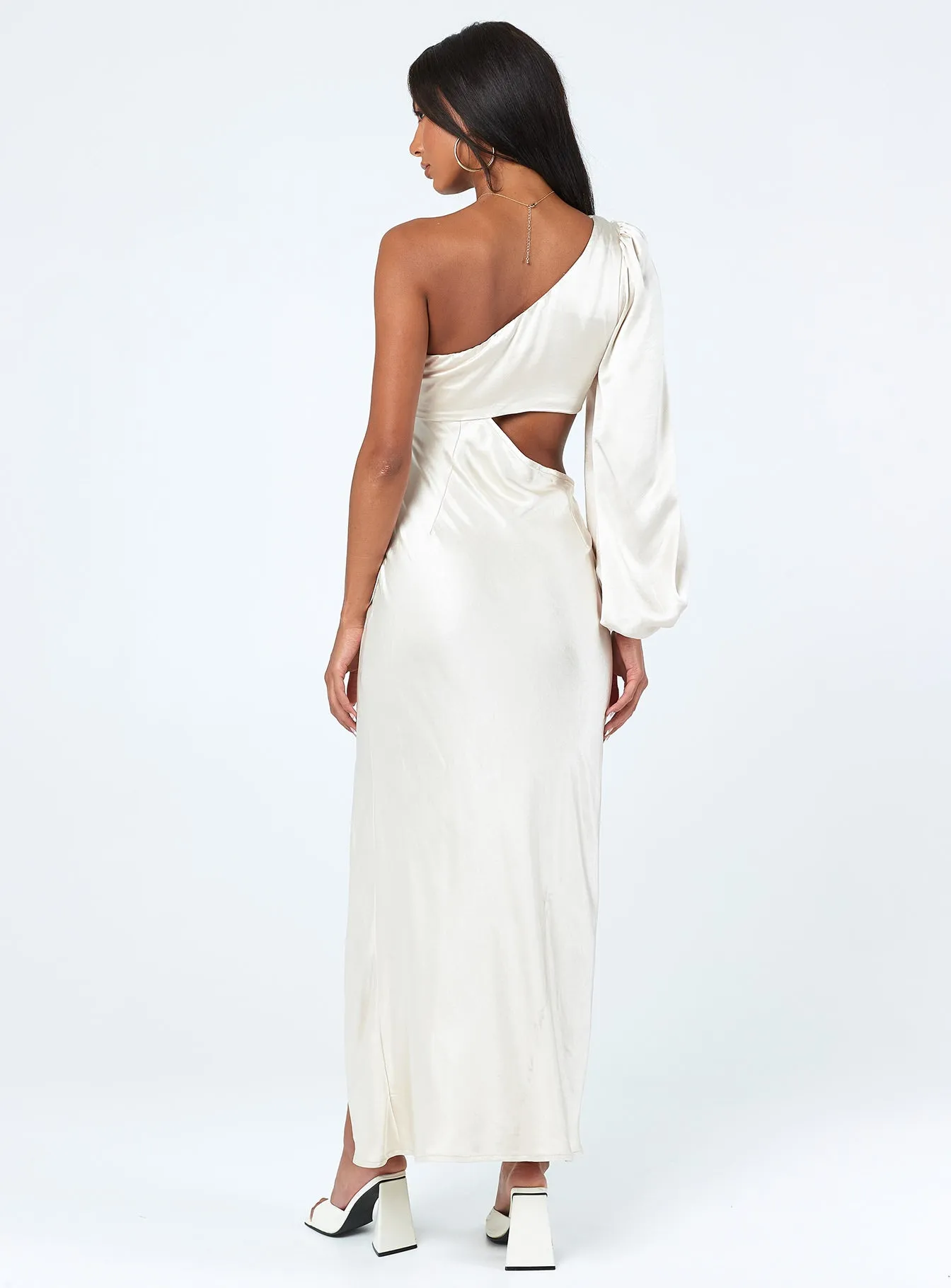 Karter Maxi Dress Champagne The elegant design of this maxi dress adds a refined touch to your wardrobe without being overly complicated Agate Shine