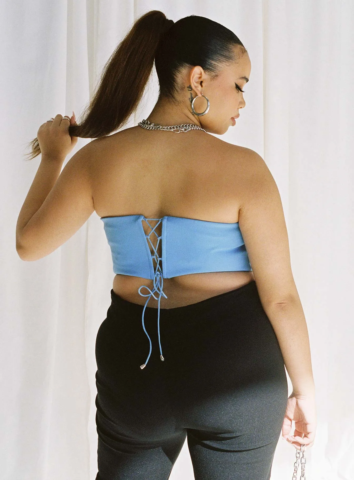 Carlie Top Blue Curve ColorfastMaterial Shape Retention Fabric