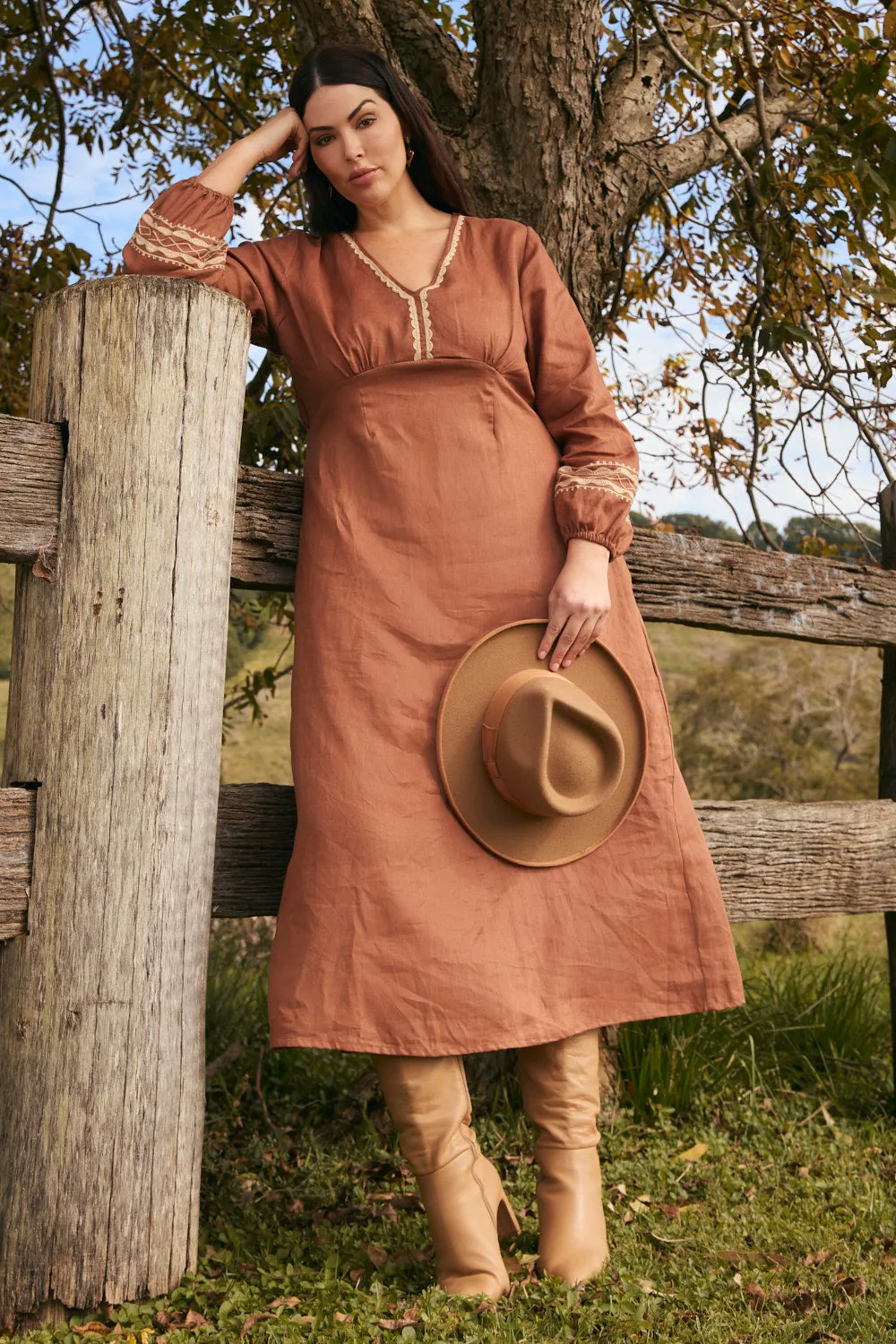 Cozy midi dress Farrah Linen Long Sleeve Dress in Rum Caramel