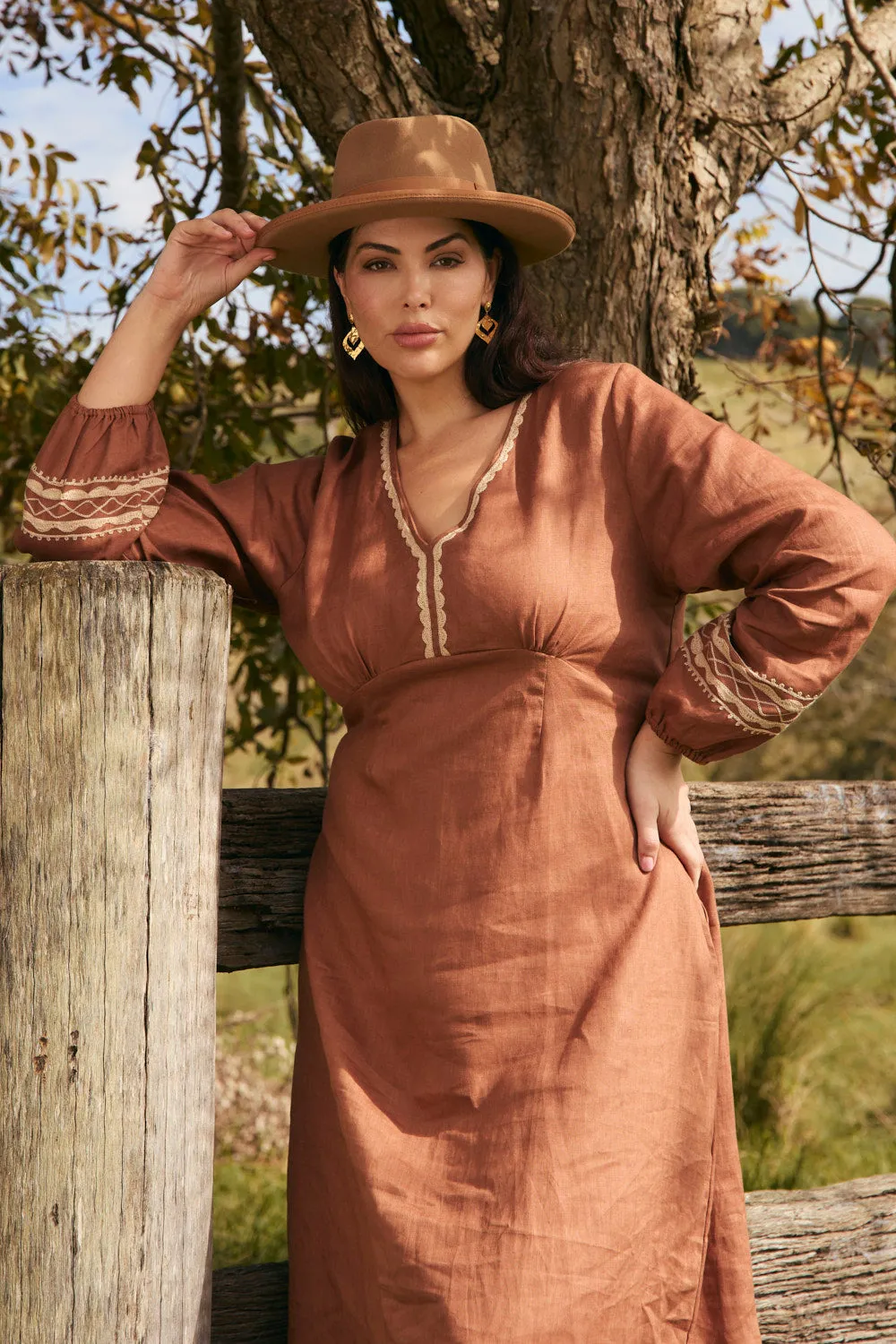 Casual chic midi Farrah Linen Long Sleeve Dress in Rum Caramel