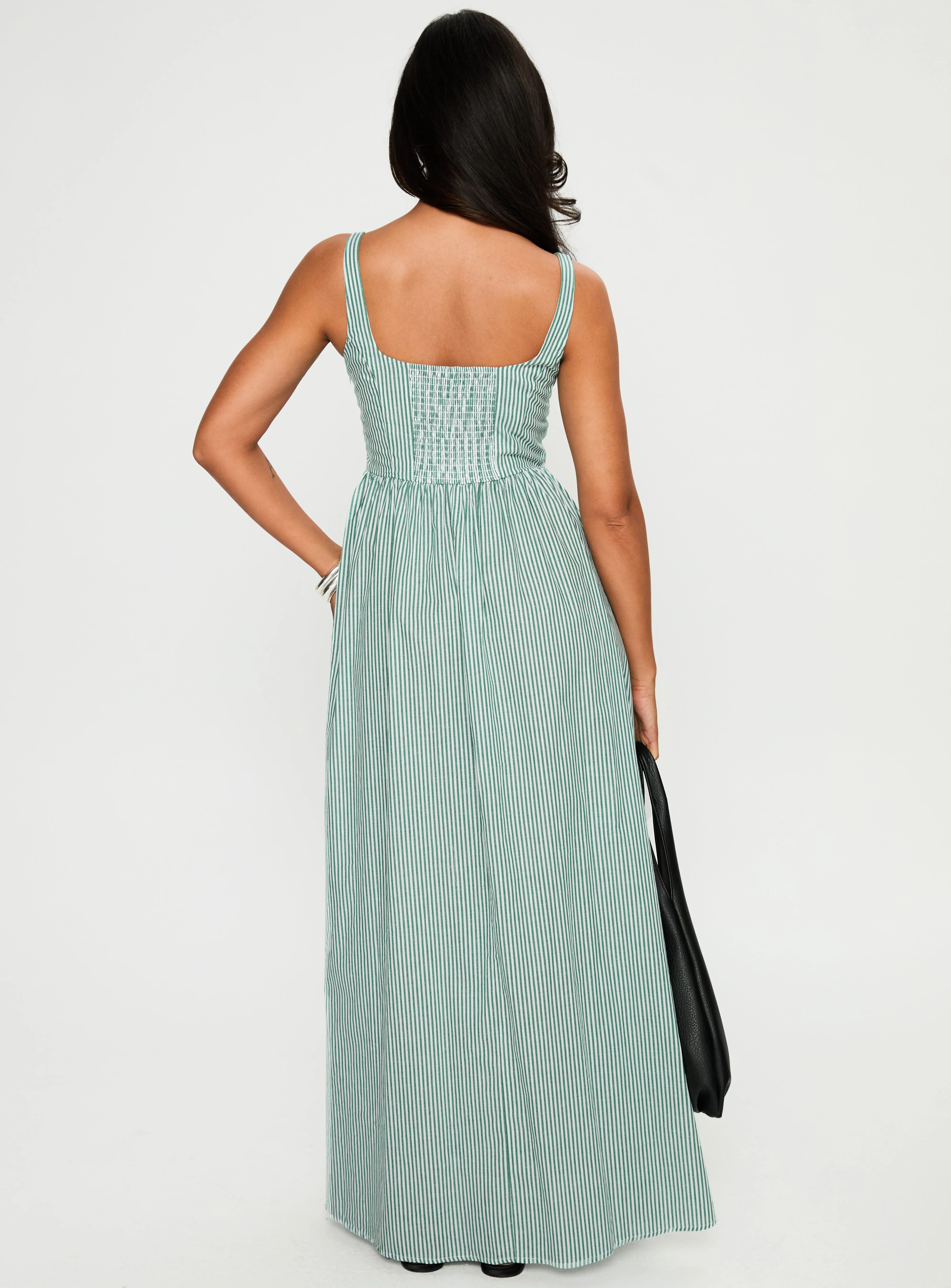 The soft fabric of this dress ensures all-day comfort without compromising on style Print Art Cartmel Maxi Dress Green / White
