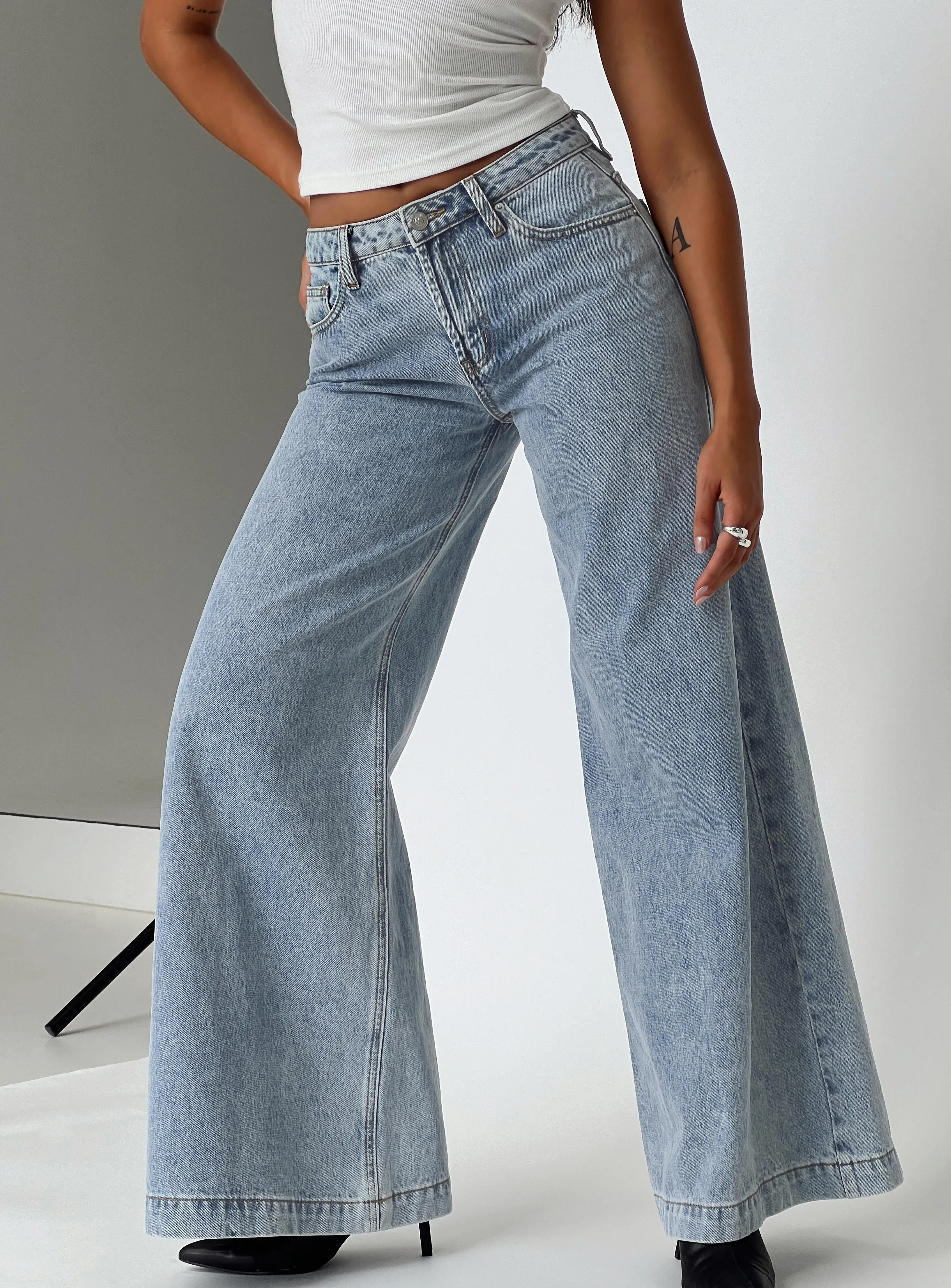 Toby Low Rise Baggy Jeans Light Wash Soft Aesthetic Organic Cotton