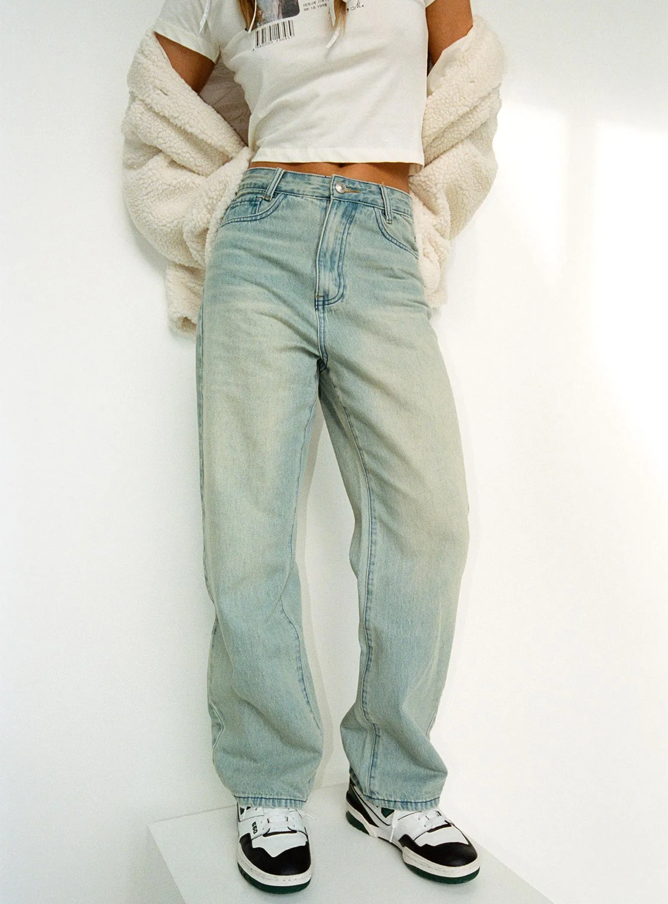Fits Everyone Clear The Air Jeans Light Wash Denim