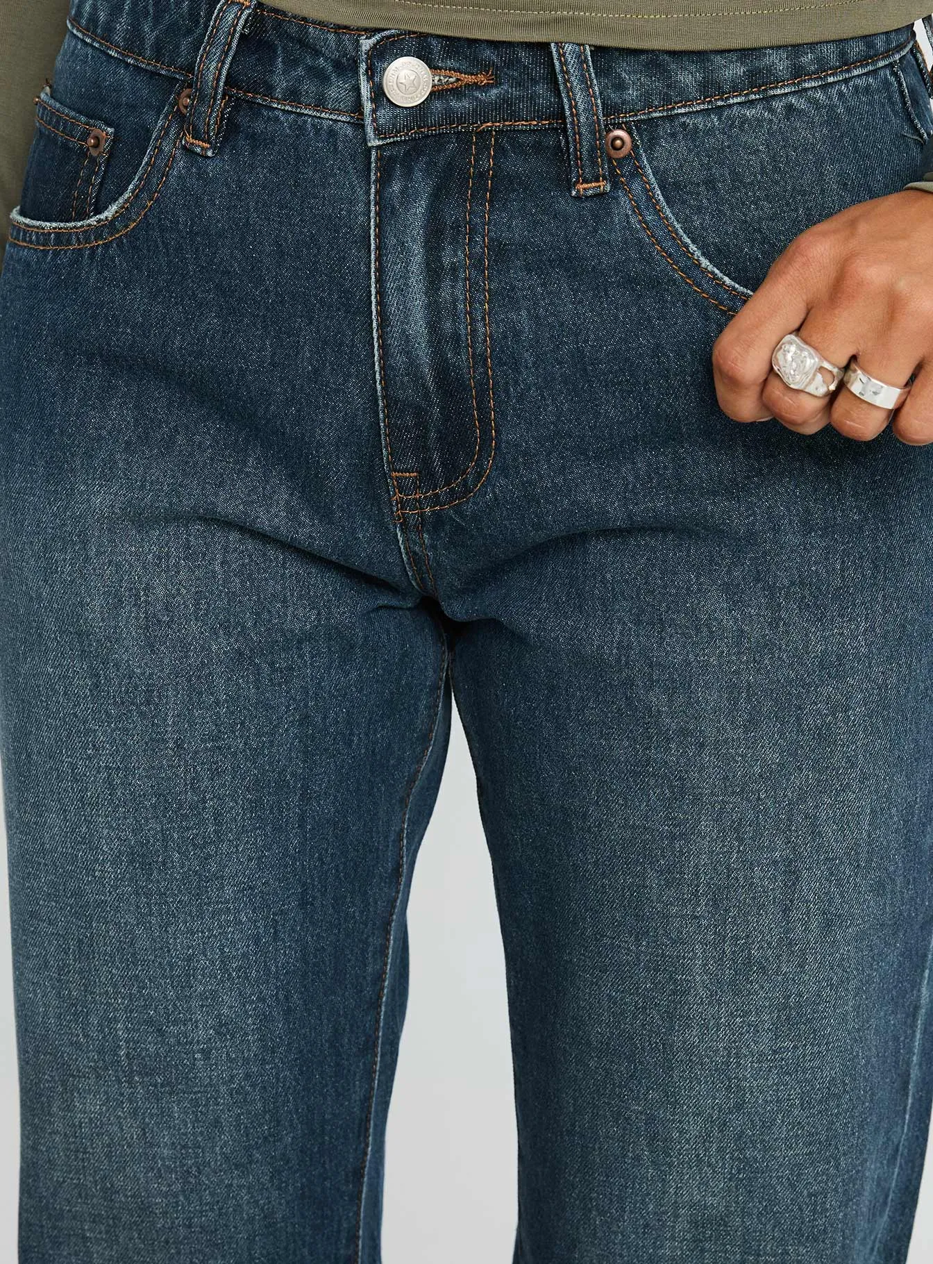 Iconic Outfit Vesperis Mid Rise Slim Leg Jeans Dark Blue Wash