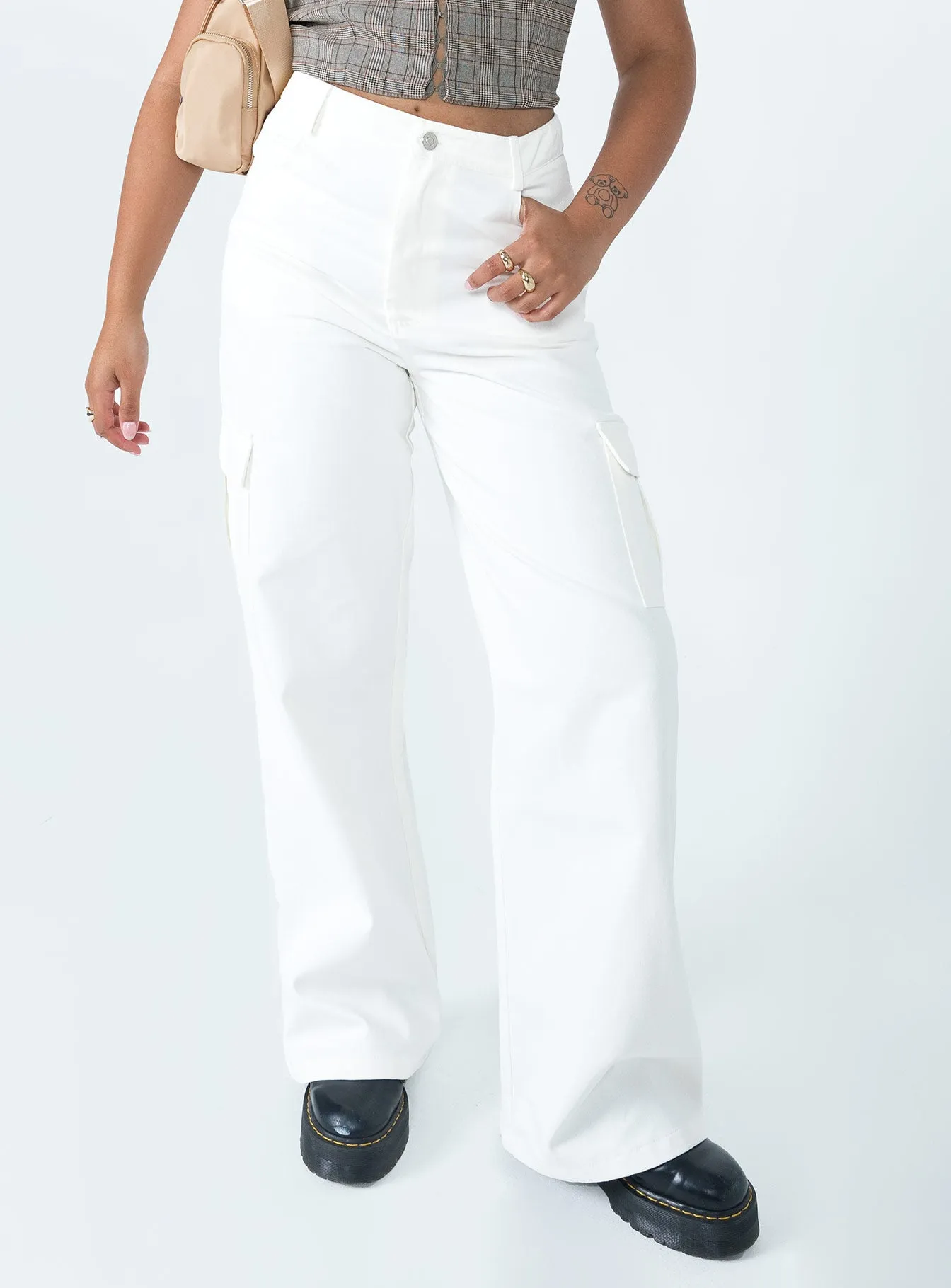 Seamless Waistband Finish Alesiha Jean White