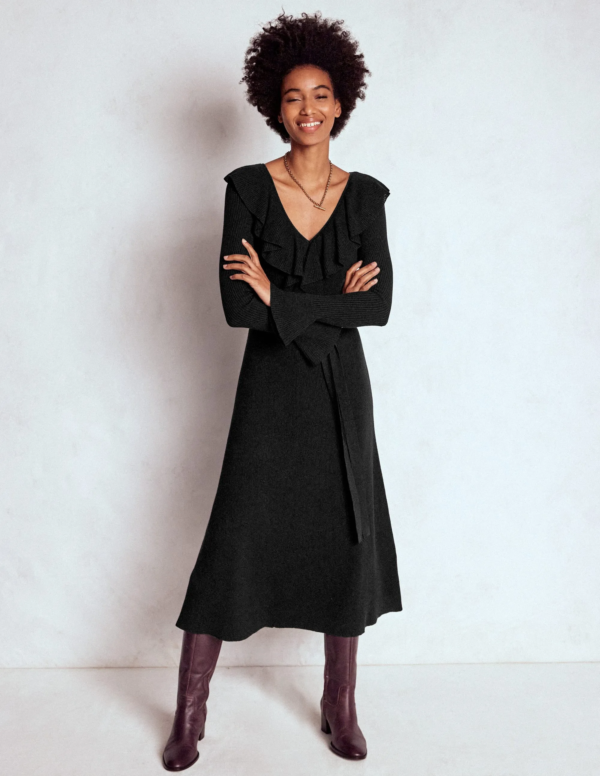 Ruffled Ribbed Dress-Black Chic Design