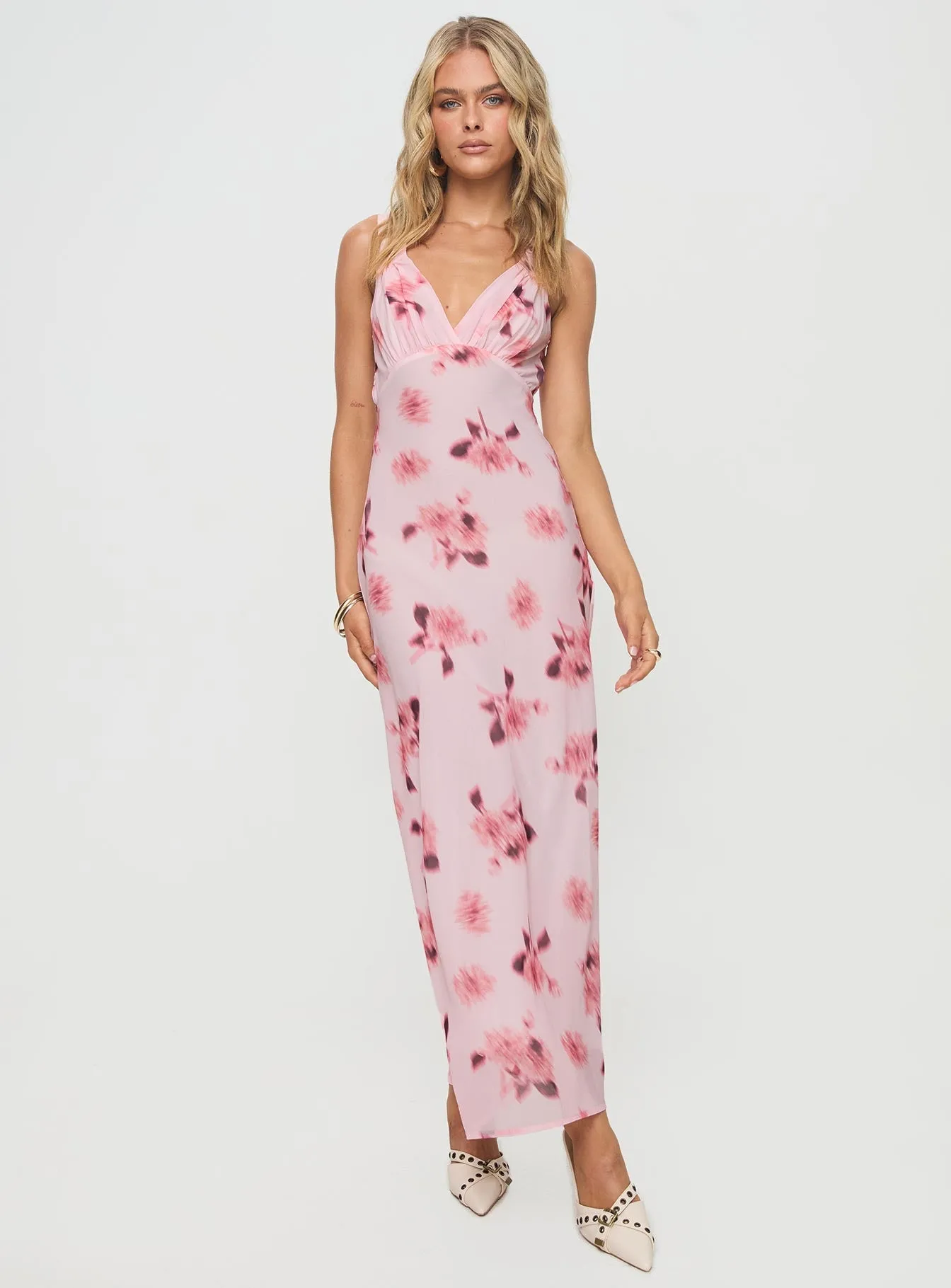 With its versatile length this maxi dress can be styled in a variety of ways for different occasions Wild Meadow Maysa Floral Maxi Dress Pink