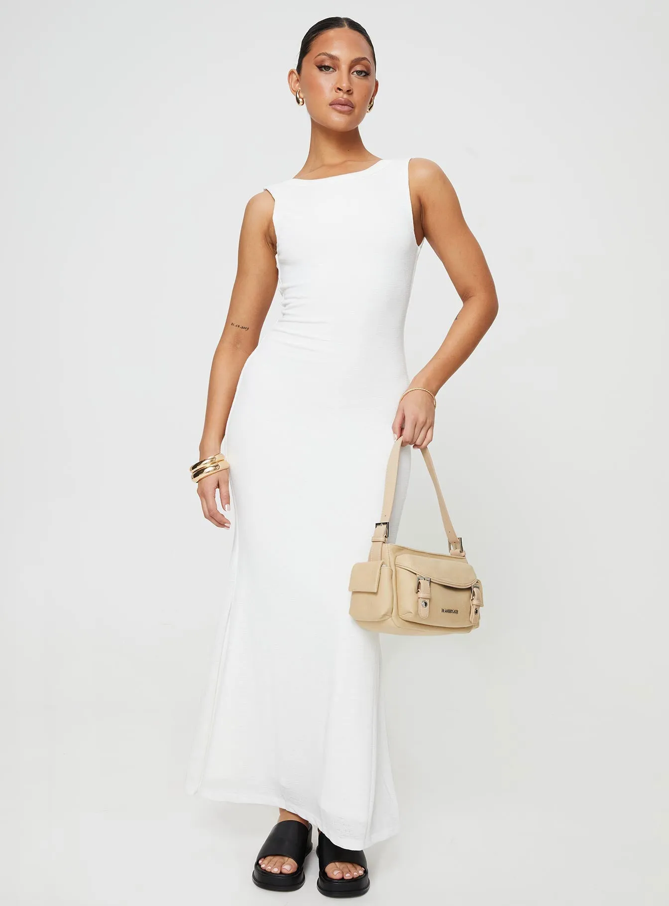 Ashen Maxi Dress White This dress is the ideal choice for those who want comfort and elegance in one garment Sun Heat