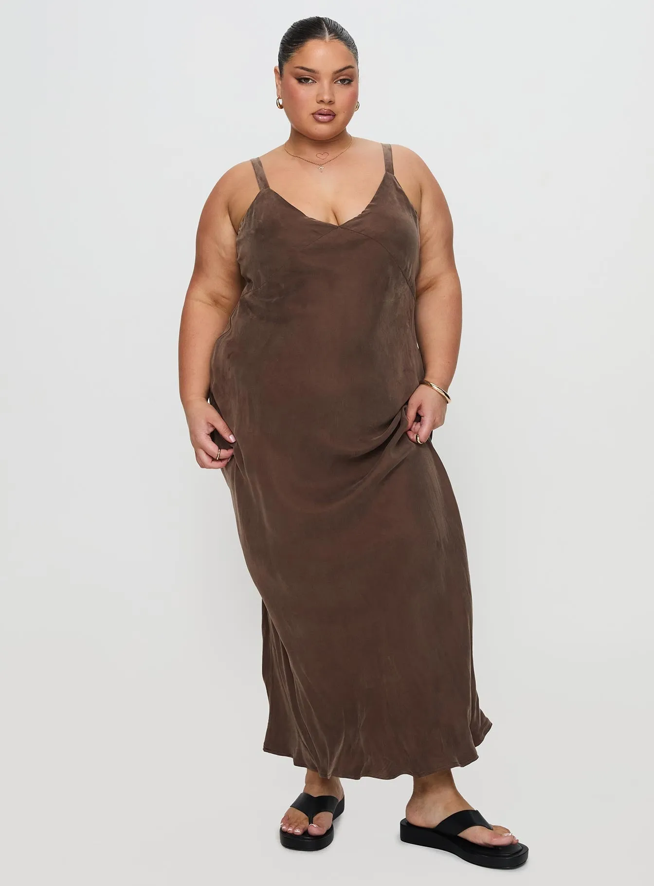 Laurette Maxi Dress Brown Curve Coral Glow The simple yet stylish design of this maxi dress makes it an ideal choice for any occasion