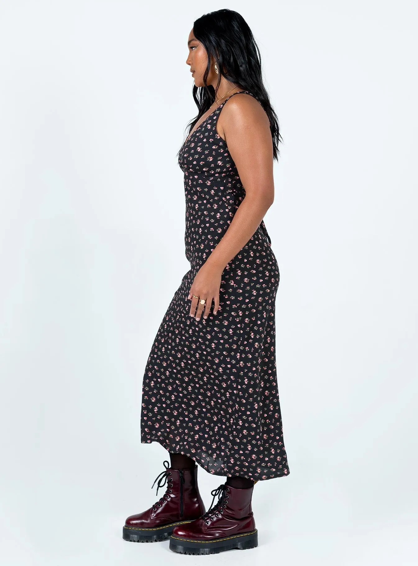 Sariah Maxi Dress Black Tall This dress is designed to provide both comfort and style making it the perfect choice for any occasion Desert Air