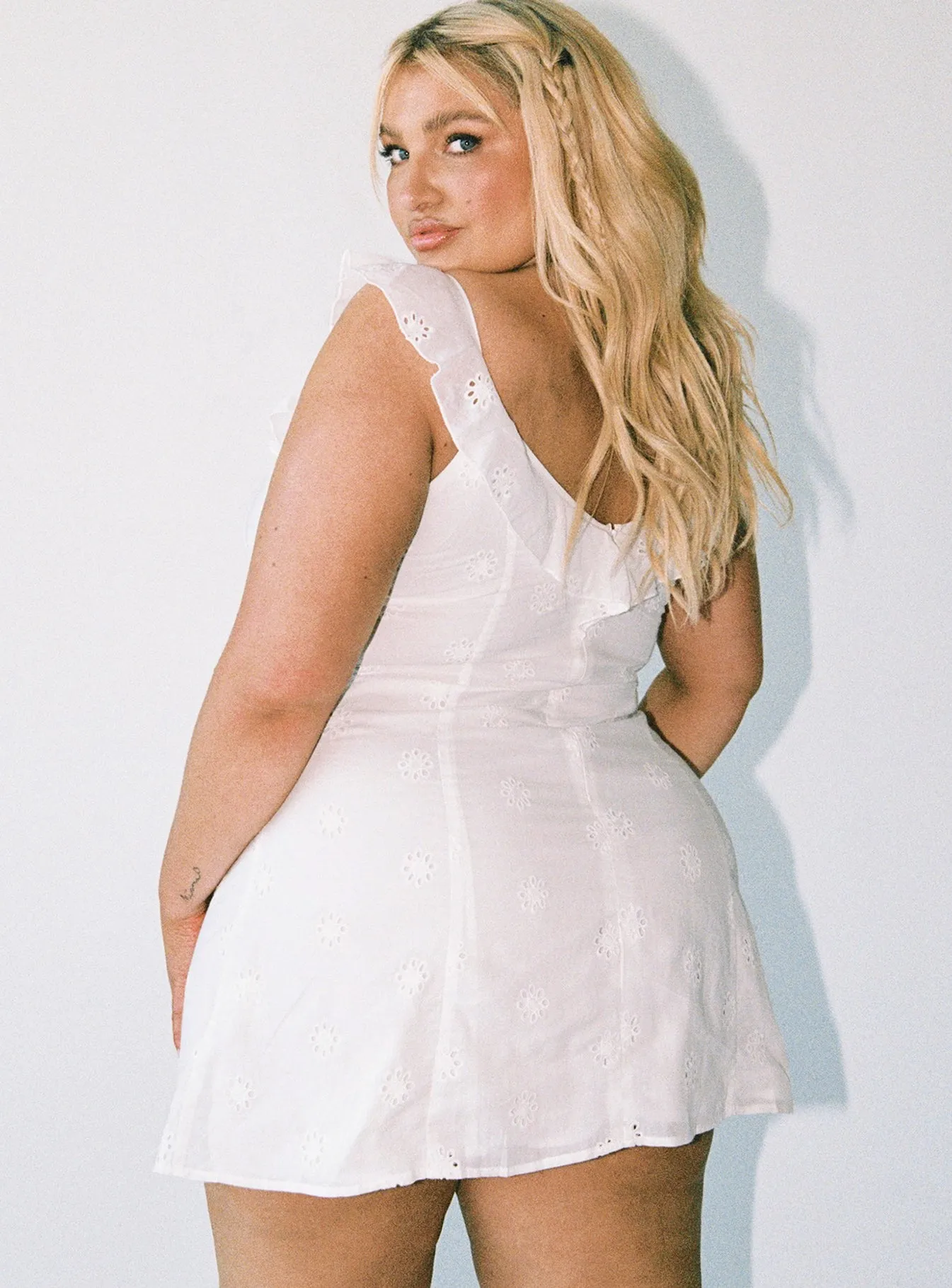 Besiana Mini Dress White Curve Urban Bold Bold vibrant dress