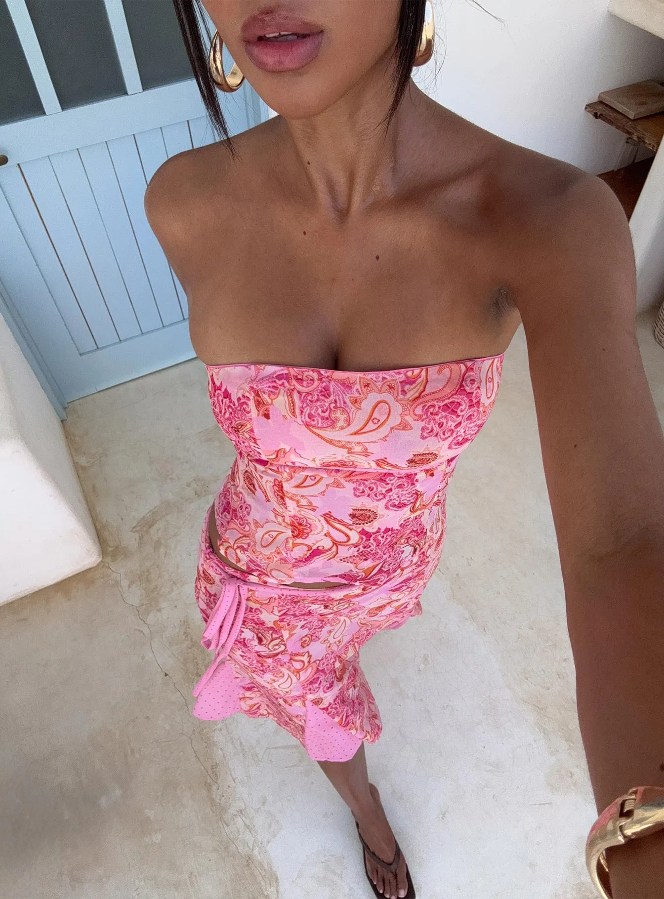 Elastic Edge Binding Ventilated Back Panel Tipsy Strapless Top Pink Paisley