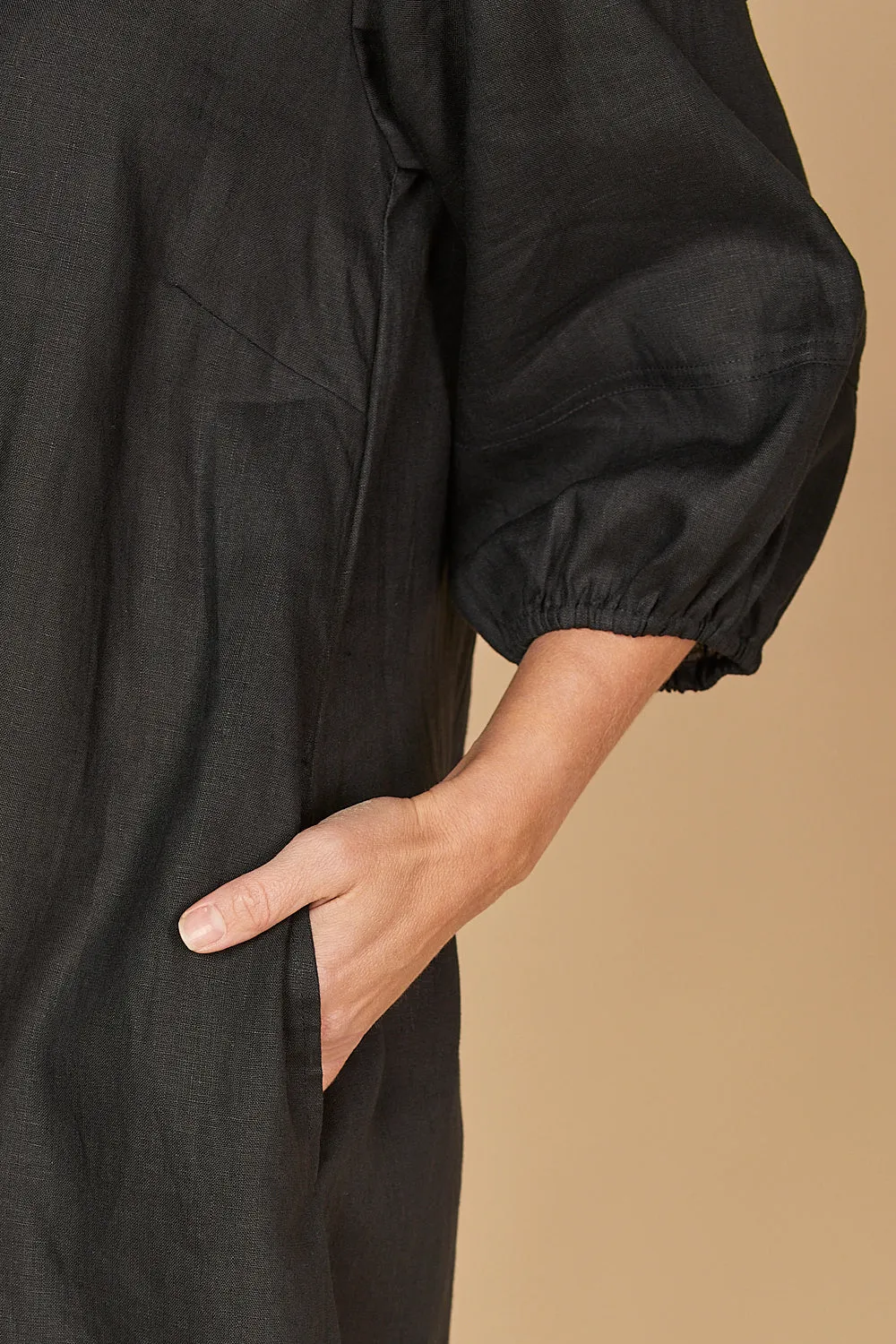 Hazel Short Linen Shift Dress in Black Train Ease AntiStatic Cloth