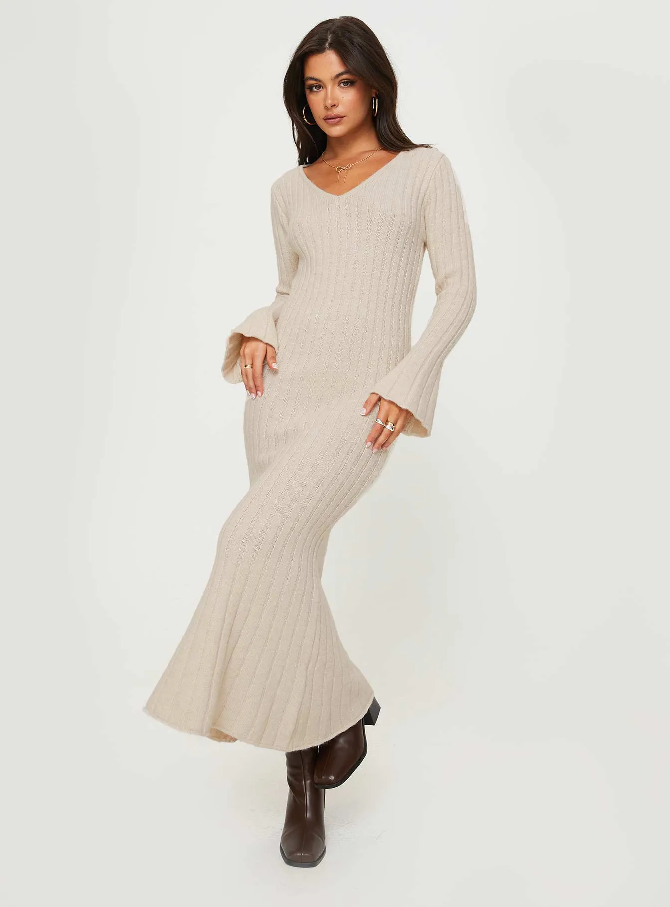 Larne Long Sleeve Maxi Dress Beige This maxi dress offers the perfect combination of comfort and style for everyday wear Print Allover