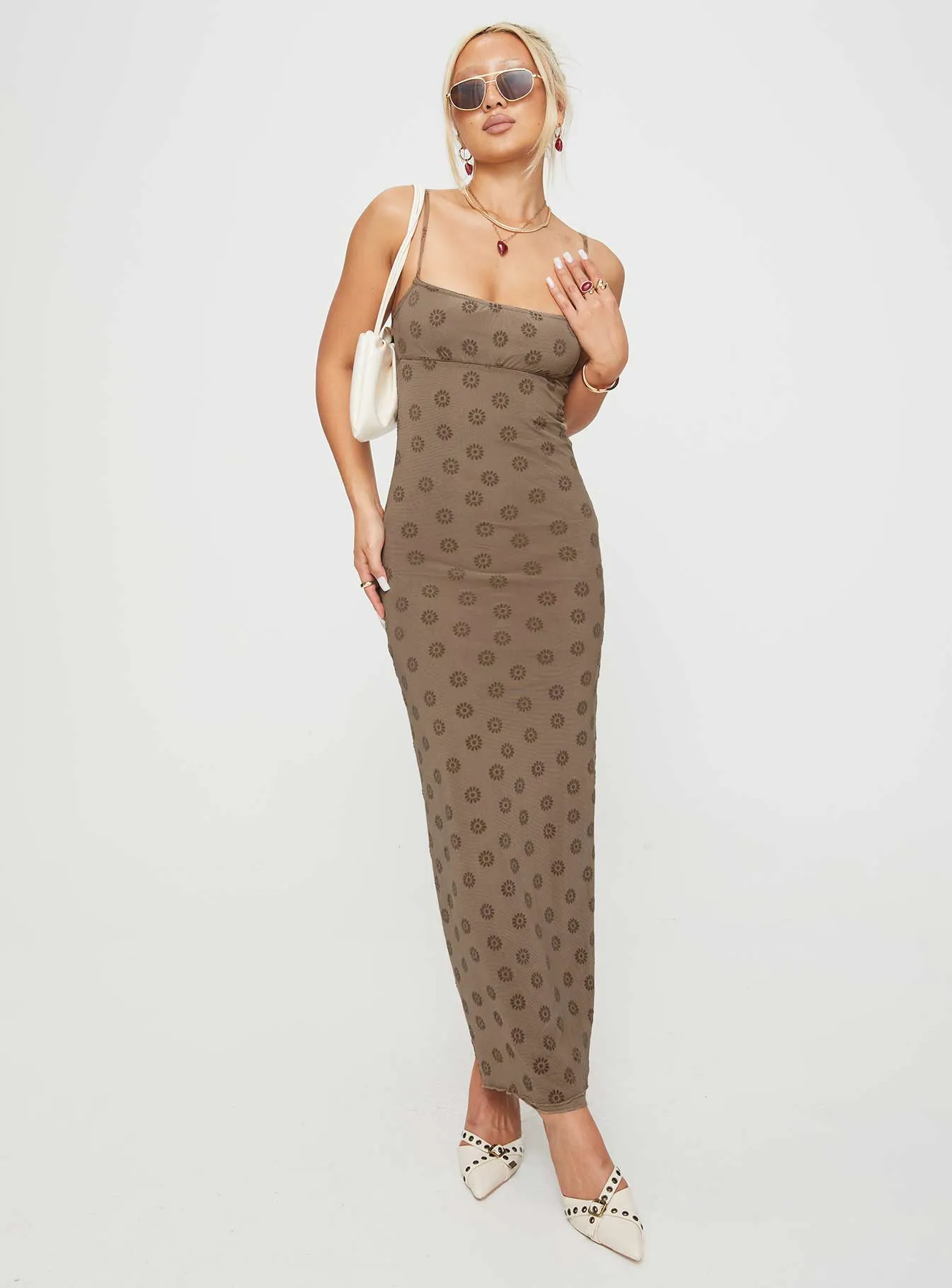 Free Walk This maxi dress combines a relaxed fit with an elegant look for a versatile wardrobe piece Darsih Maxi Dress Light Brown