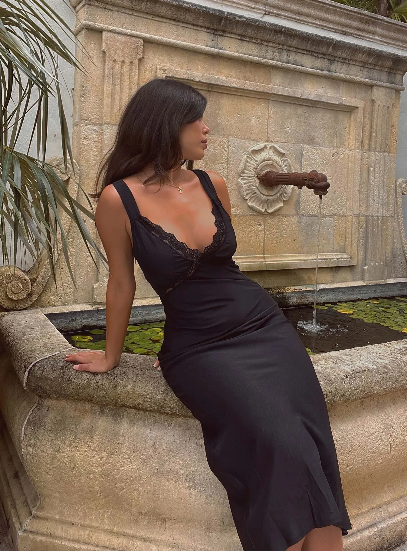 Hannelle Maxi Dress Black Straight Line