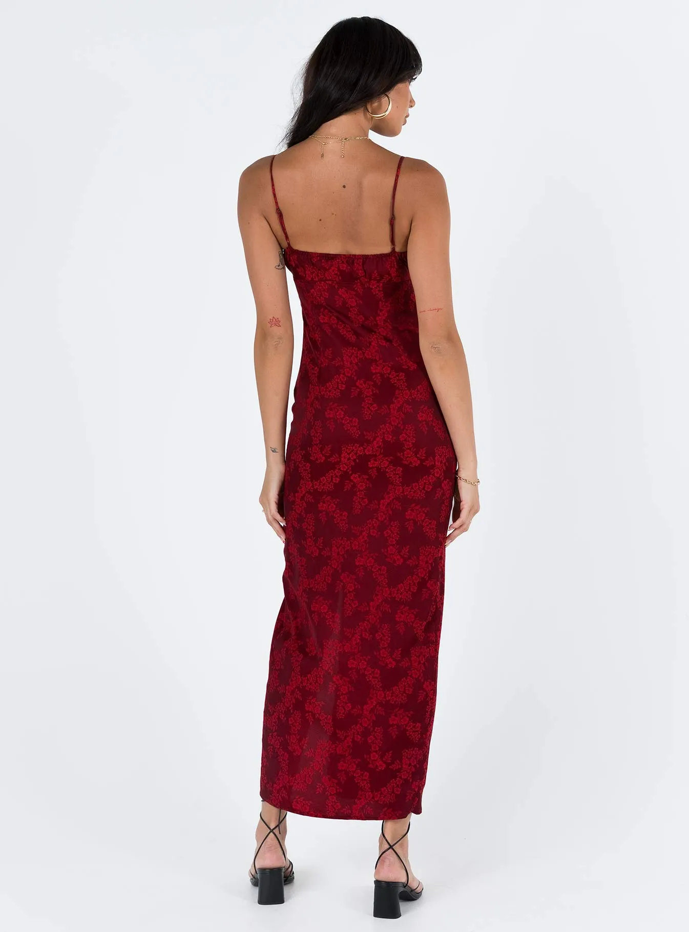 Noda Maxi Dress Burgundy The long length of this dress creates a graceful appearance that is perfect for any occasion