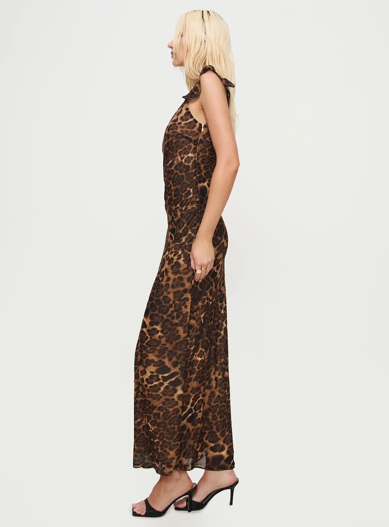 With a flowy skirt and a structured top this maxi dress offers a perfect balance of comfort and style The flowing design of this dress provides plenty of movement while keeping you looking polished Channelle Maxi Dress Leopard
